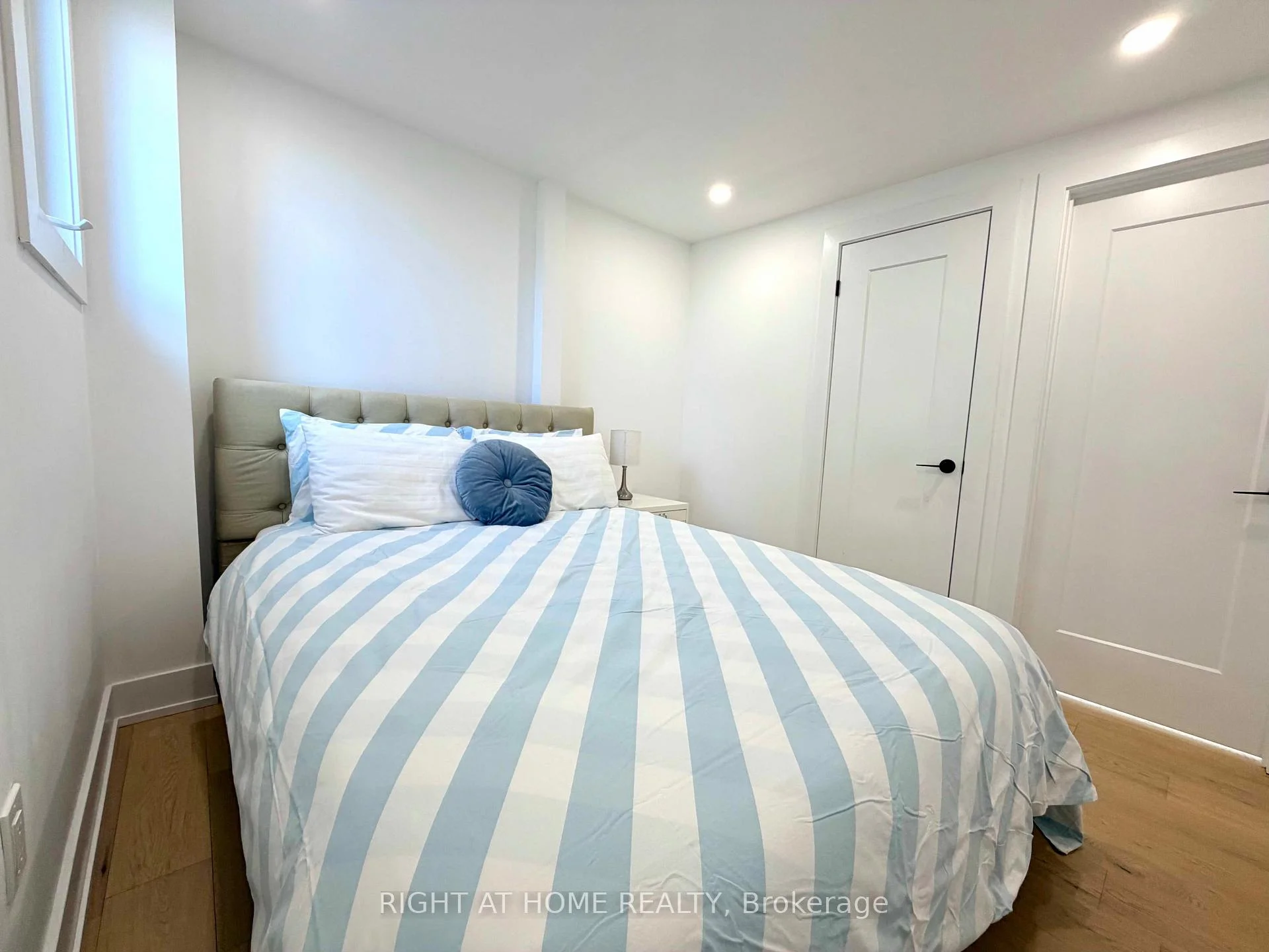 Photo 34 of 28 Pendeen Avenue, Toronto, Rockcliffe-Smythe — HOMEH