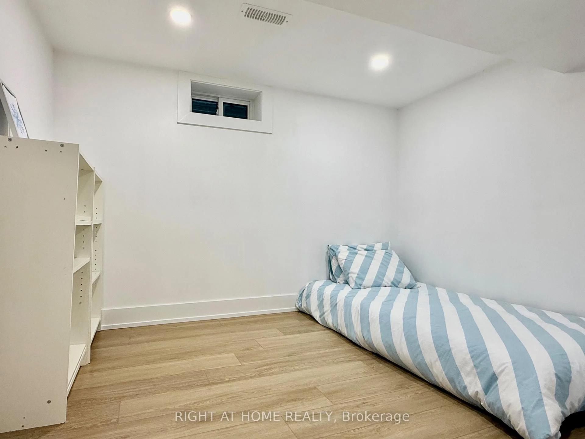 Photo 56 of 28 Pendeen Avenue, Toronto, Rockcliffe-Smythe — HOMEH