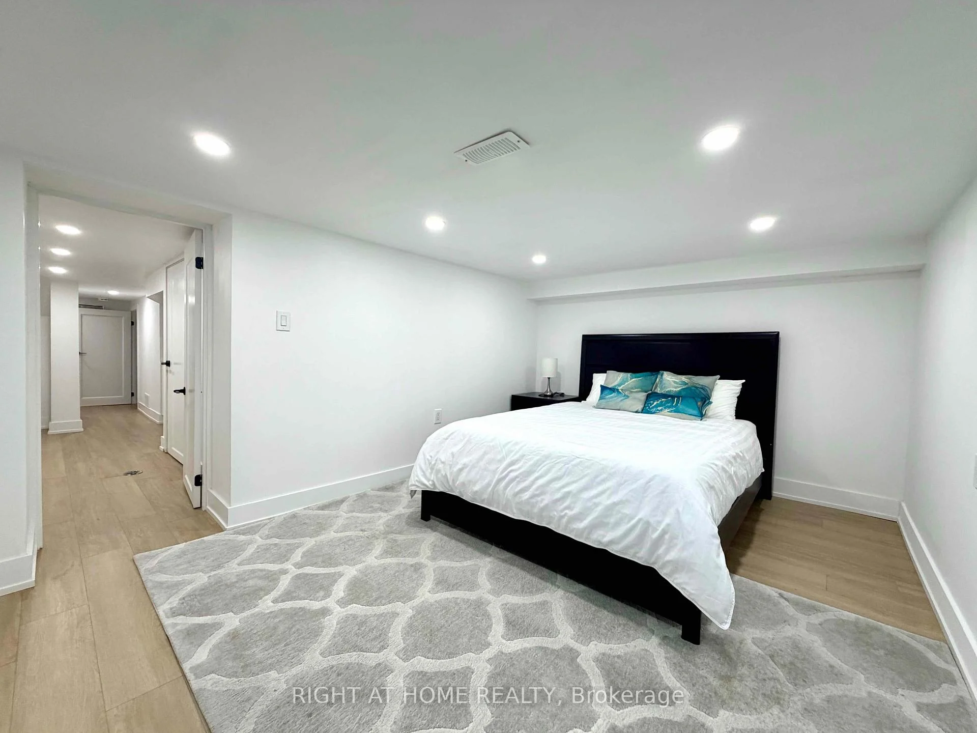 Photo 58 of 28 Pendeen Avenue, Toronto, Rockcliffe-Smythe — HOMEH