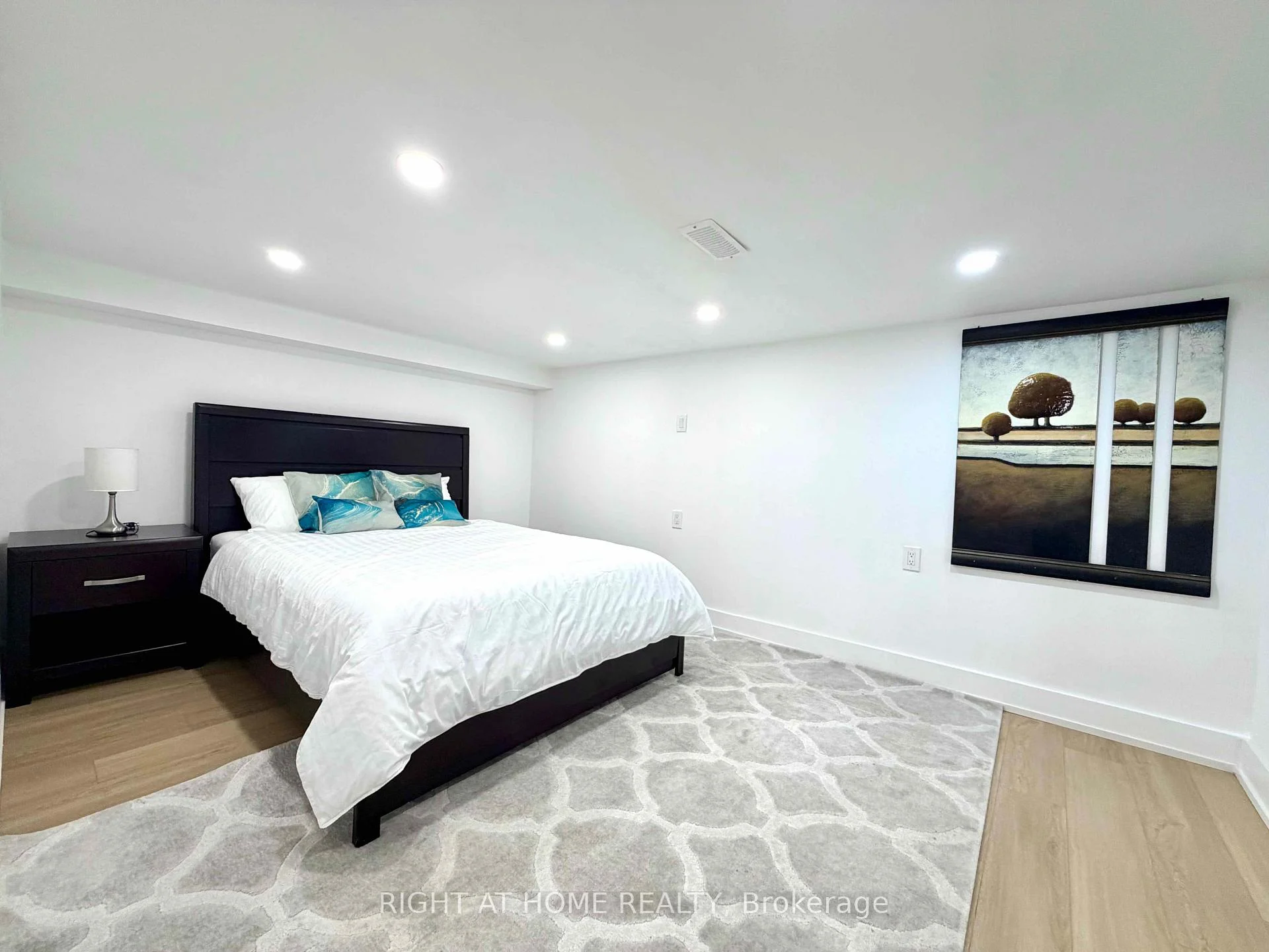 Photo 60 of 28 Pendeen Avenue, Toronto, Rockcliffe-Smythe — HOMEH