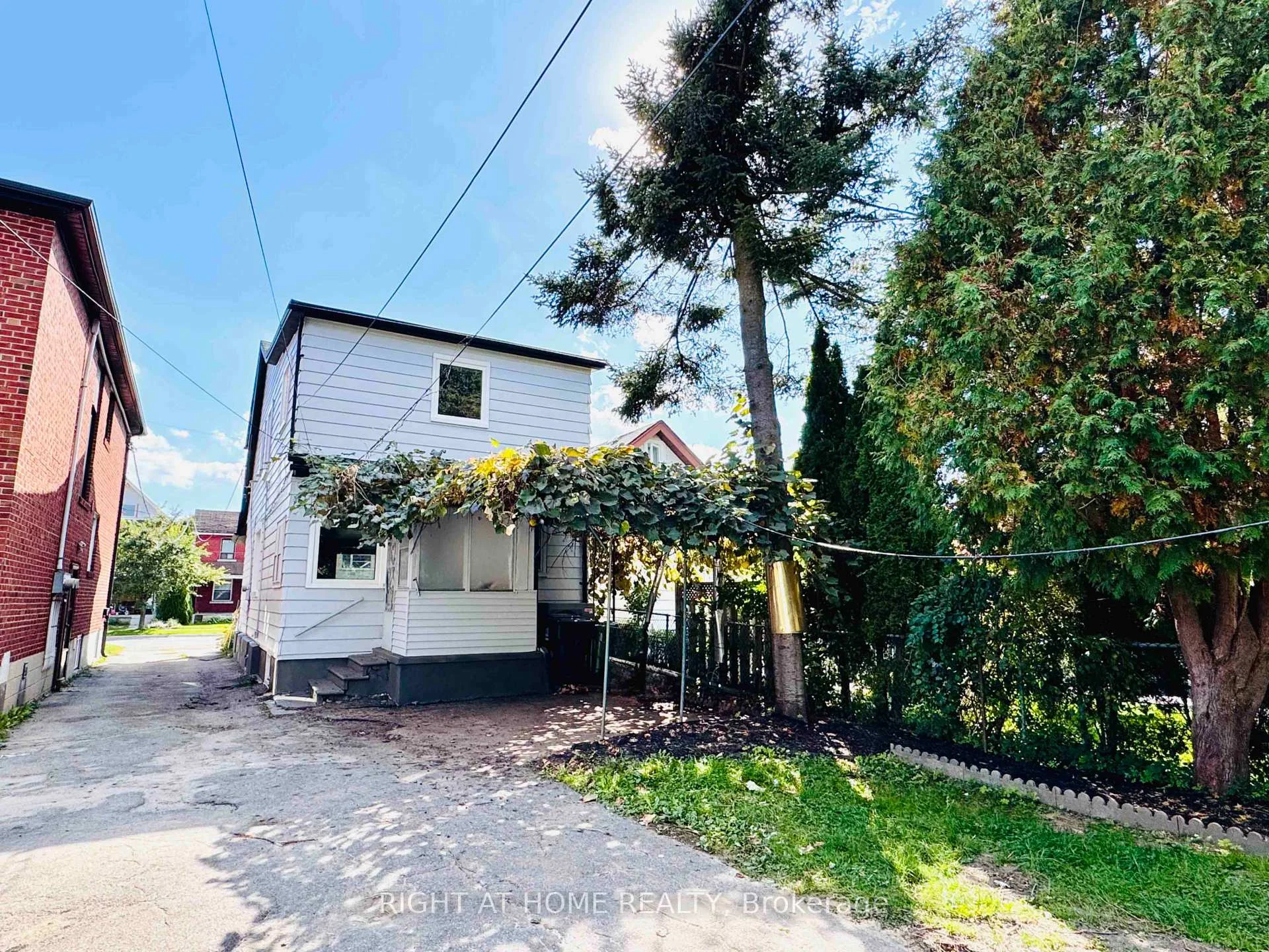 Photo 62 of 28 Pendeen Avenue, Toronto, Rockcliffe-Smythe — HOMEH