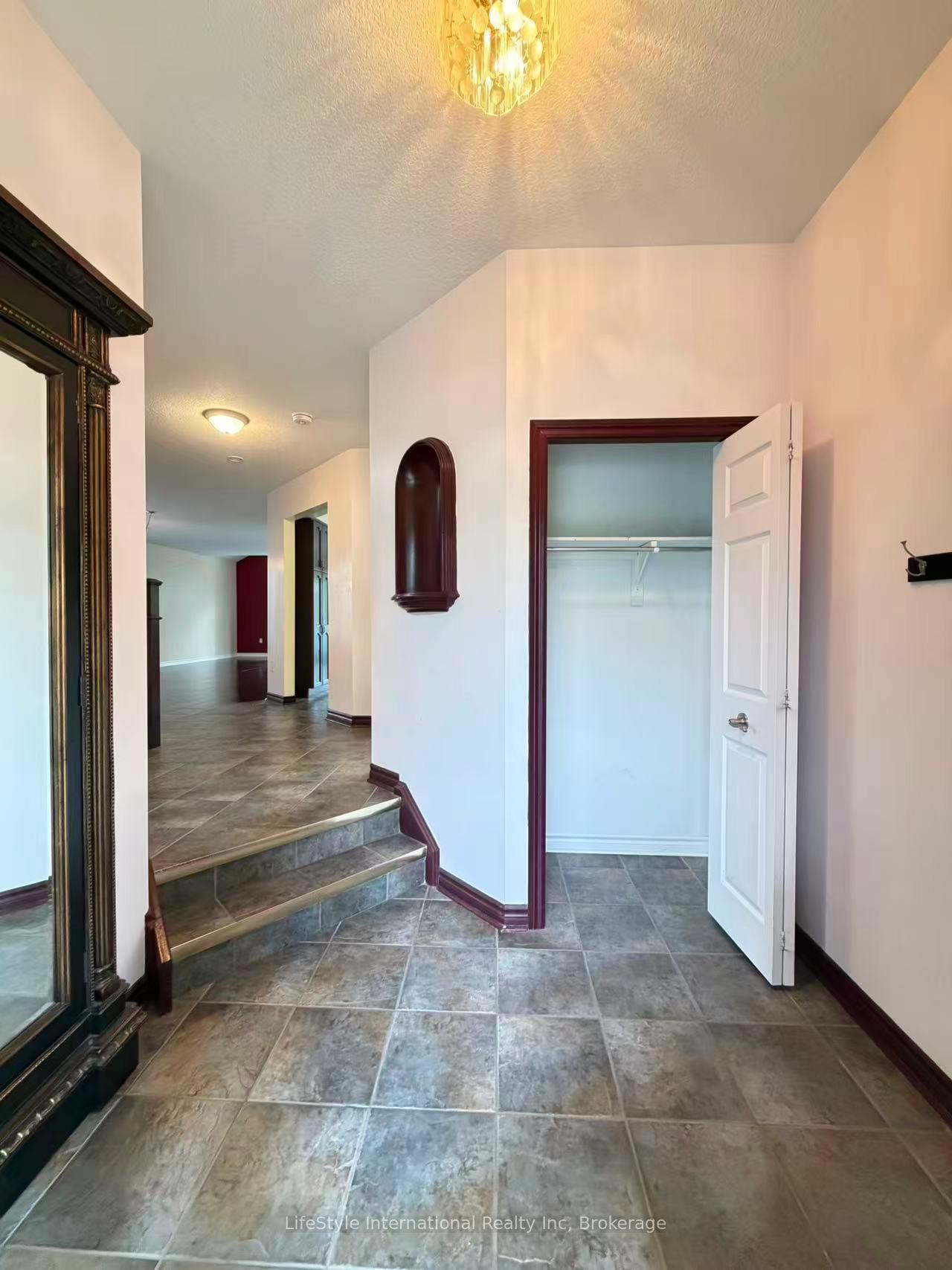 Photo 16 of Unit Main Unit, 16 Lynch Circle, Guelph, Pineridge/Westminster Woods — HOMEH
