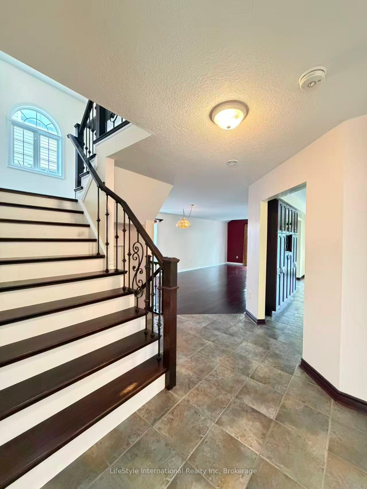 Photo 20 of Unit Main Unit, 16 Lynch Circle, Guelph, Pineridge/Westminster Woods — HOMEH