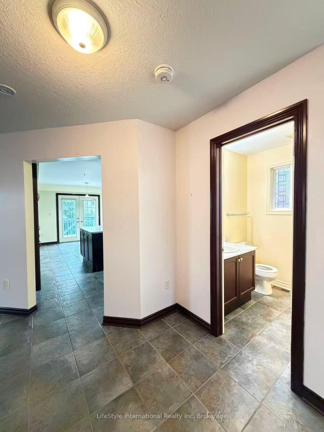 Photo 23 of Unit Main Unit, 16 Lynch Circle, Guelph, Pineridge/Westminster Woods — HOMEH