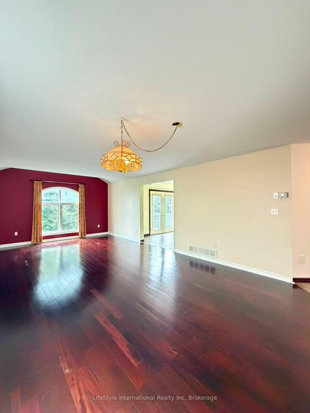 Photo 31 of Unit Main Unit, 16 Lynch Circle, Guelph, Pineridge/Westminster Woods — HOMEH