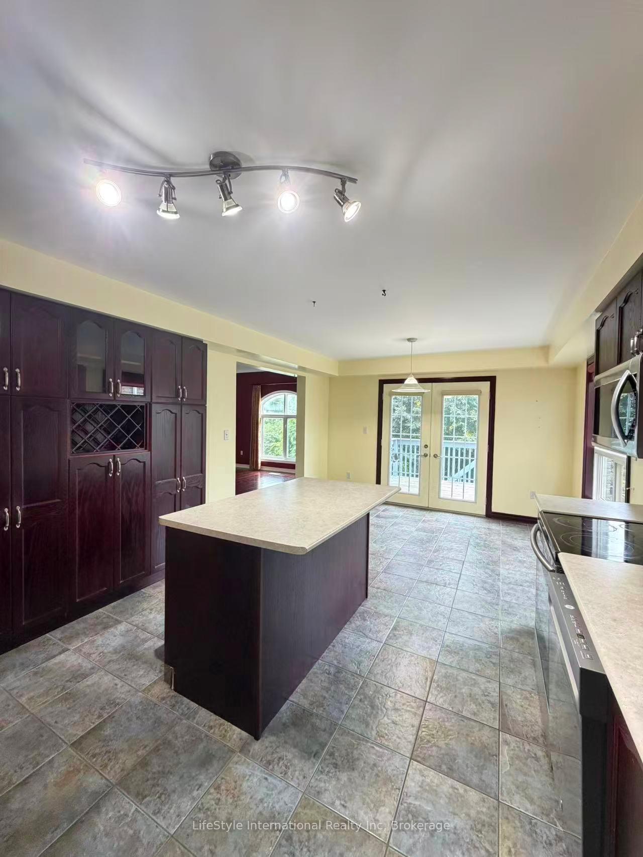 Photo 54 of Unit Main Unit, 16 Lynch Circle, Guelph, Pineridge/Westminster Woods — HOMEH