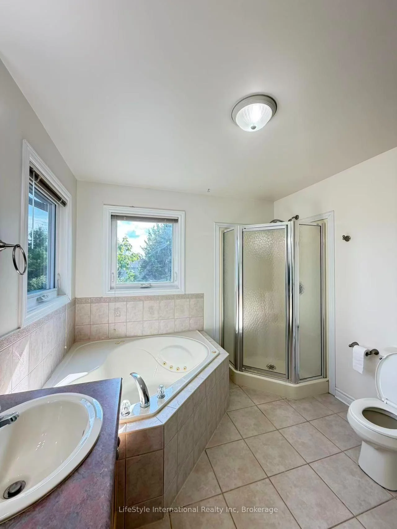 Photo 8 of Unit Main Unit, 16 Lynch Circle, Guelph, Pineridge/Westminster Woods — HOMEH