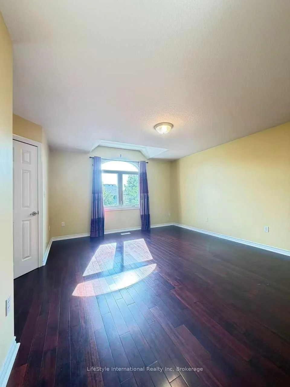Photo 9 of Unit Main Unit, 16 Lynch Circle, Guelph, Pineridge/Westminster Woods — HOMEH