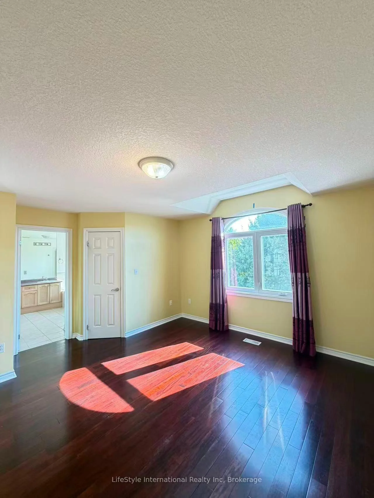 Photo 10 of Unit Main Unit, 16 Lynch Circle, Guelph, Pineridge/Westminster Woods — HOMEH