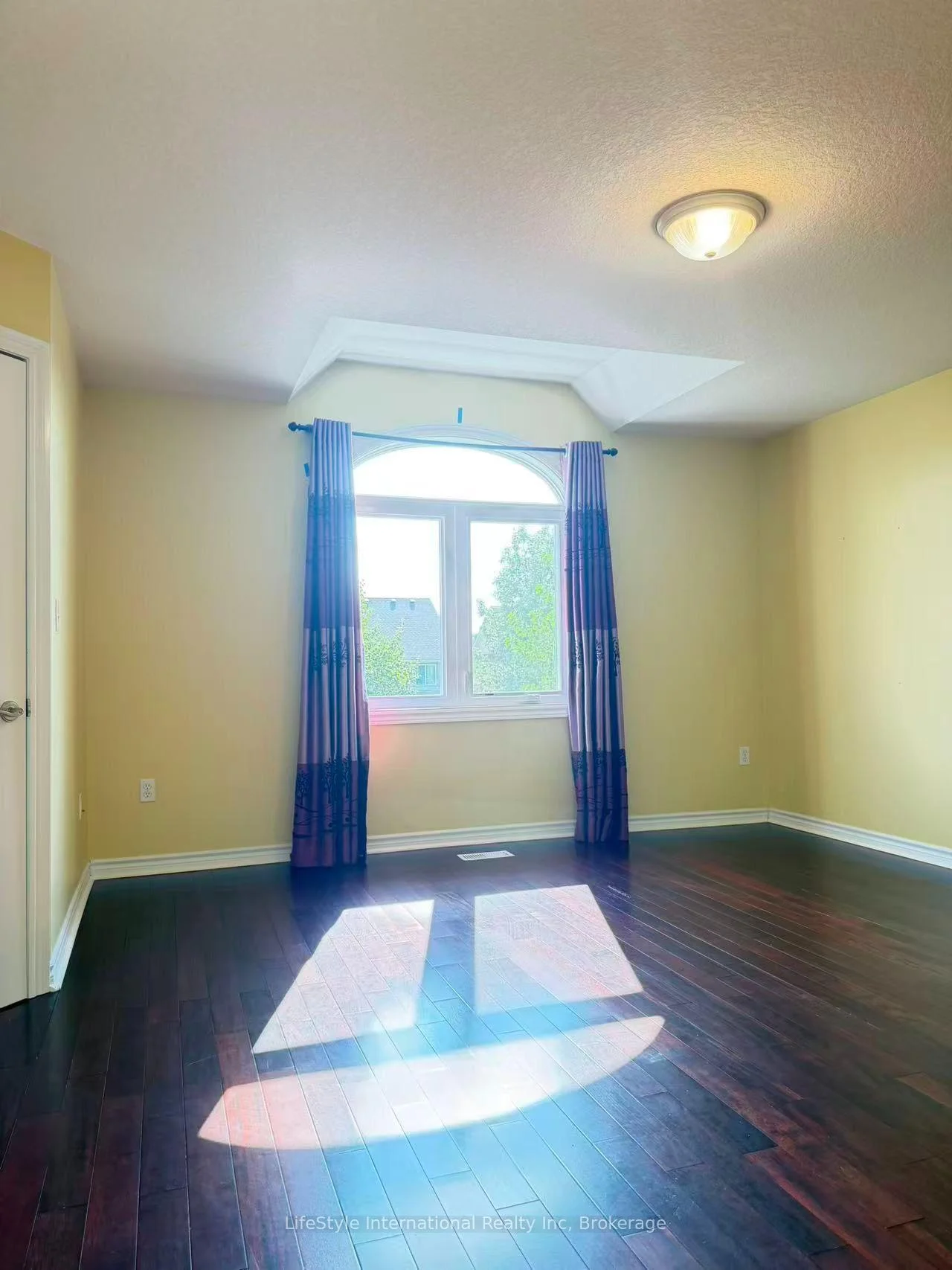 Photo 17 of Unit Main Unit, 16 Lynch Circle, Guelph, Pineridge/Westminster Woods — HOMEH