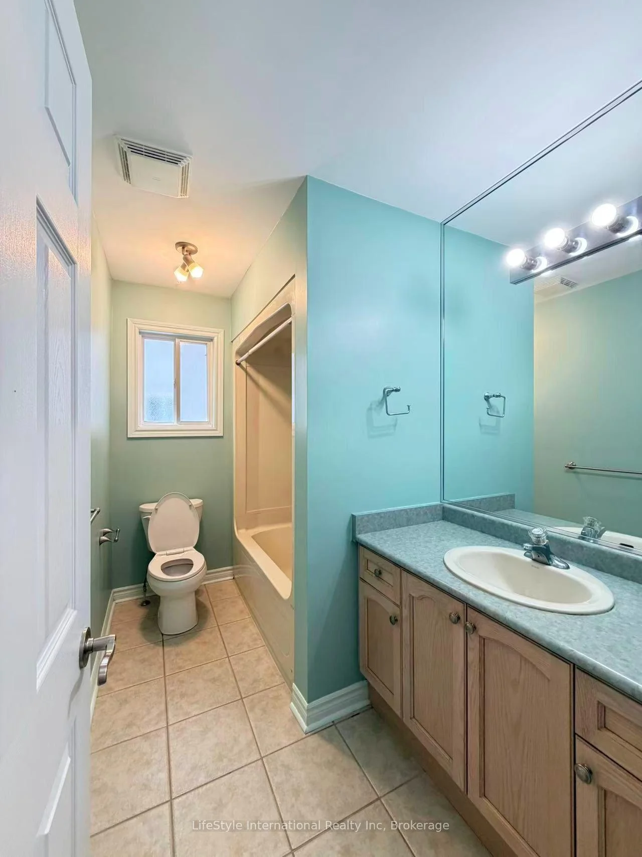 Photo 18 of Unit Main Unit, 16 Lynch Circle, Guelph, Pineridge/Westminster Woods — HOMEH
