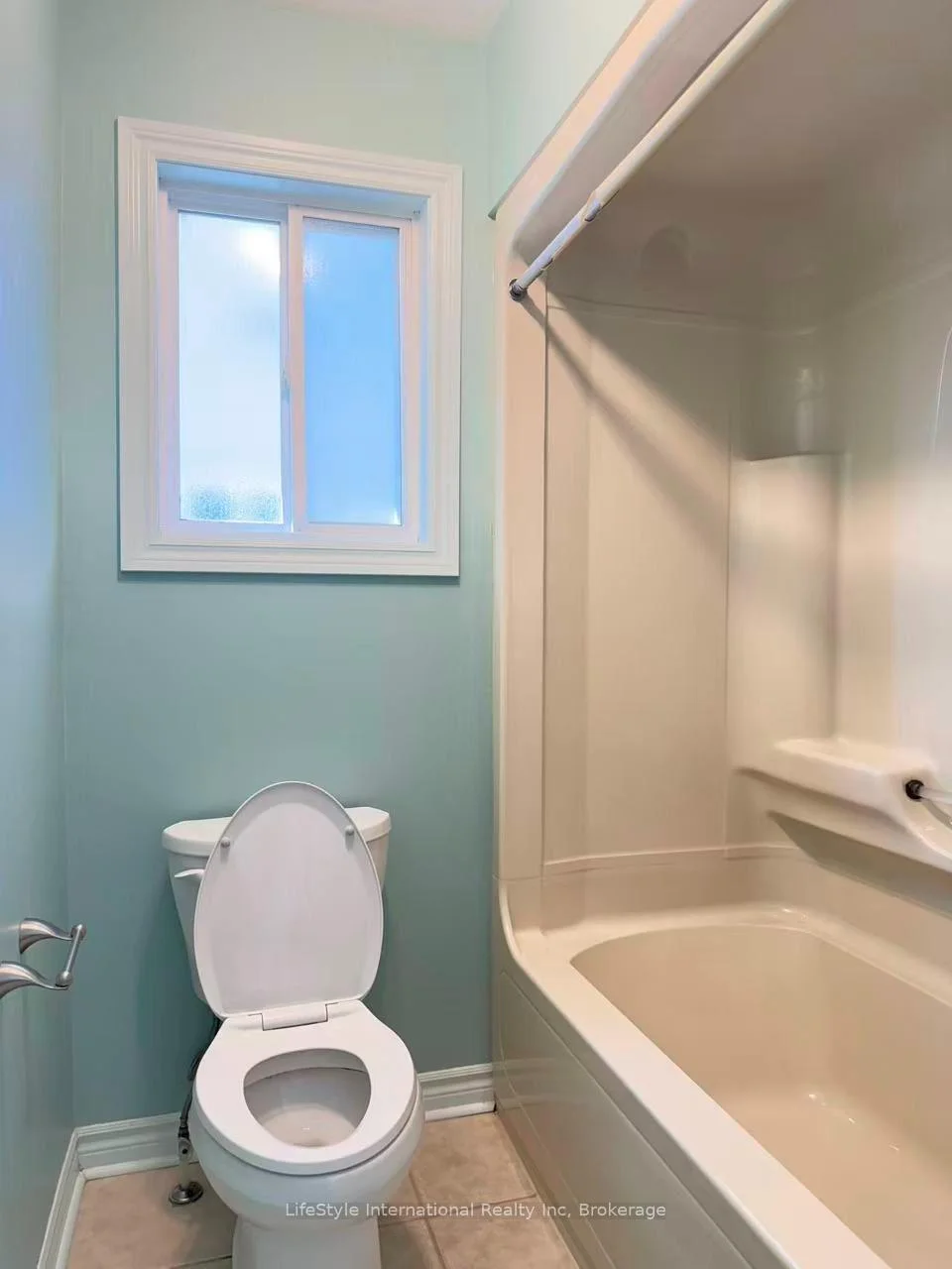 Photo 24 of Unit Main Unit, 16 Lynch Circle, Guelph, Pineridge/Westminster Woods — HOMEH