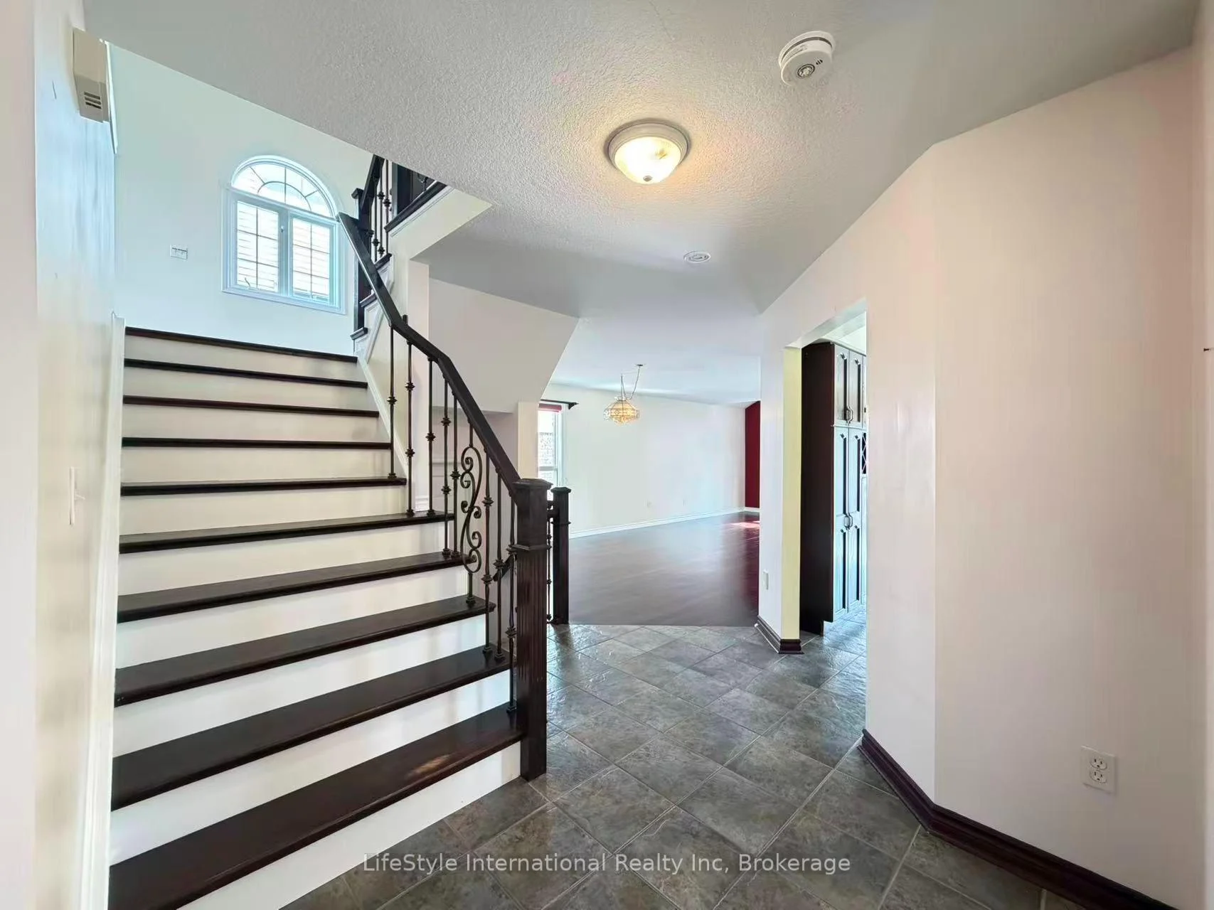 Photo 26 of Unit Main Unit, 16 Lynch Circle, Guelph, Pineridge/Westminster Woods — HOMEH