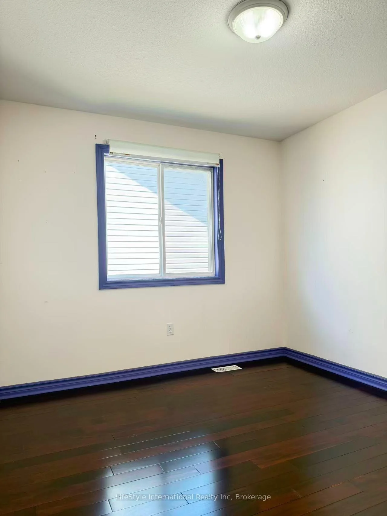 Photo 32 of Unit Main Unit, 16 Lynch Circle, Guelph, Pineridge/Westminster Woods — HOMEH