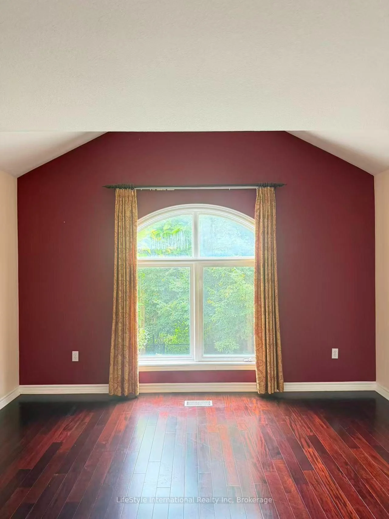 Photo 40 of Unit Main Unit, 16 Lynch Circle, Guelph, Pineridge/Westminster Woods — HOMEH