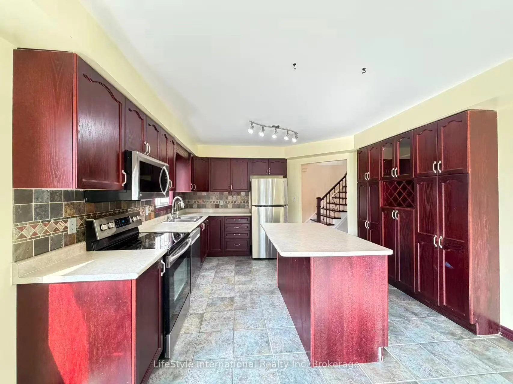 Photo 44 of Unit Main Unit, 16 Lynch Circle, Guelph, Pineridge/Westminster Woods — HOMEH