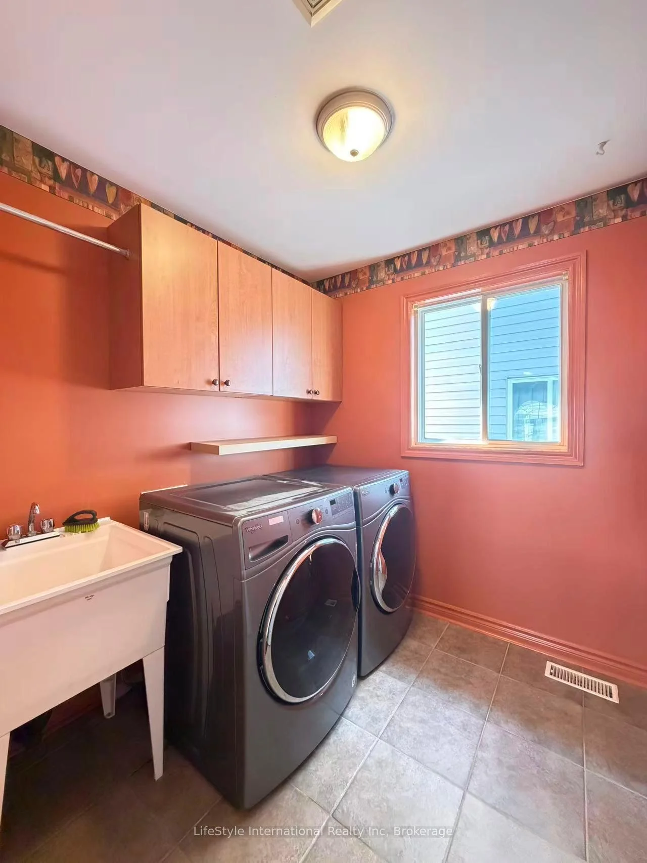 Photo 46 of Unit Main Unit, 16 Lynch Circle, Guelph, Pineridge/Westminster Woods — HOMEH