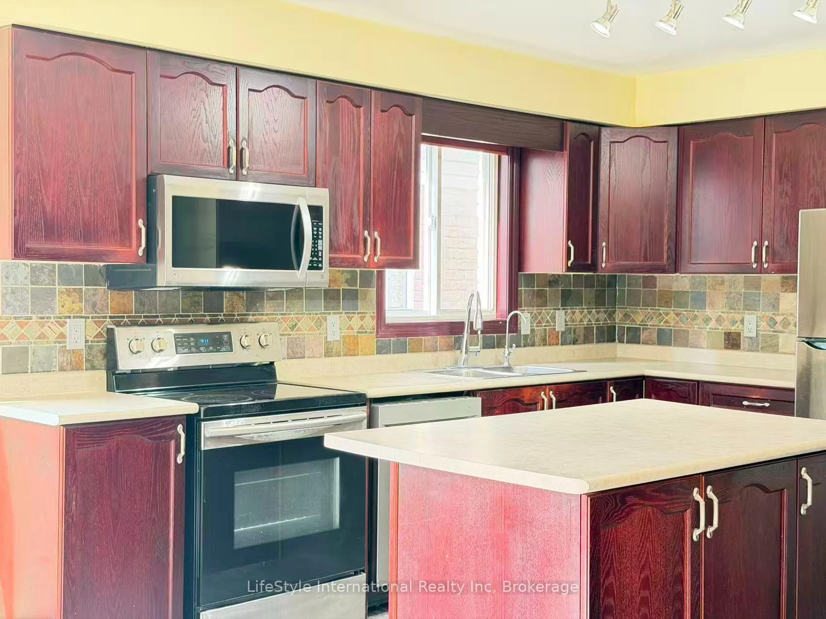 Photo 47 of Unit Main Unit, 16 Lynch Circle, Guelph, Pineridge/Westminster Woods — HOMEH