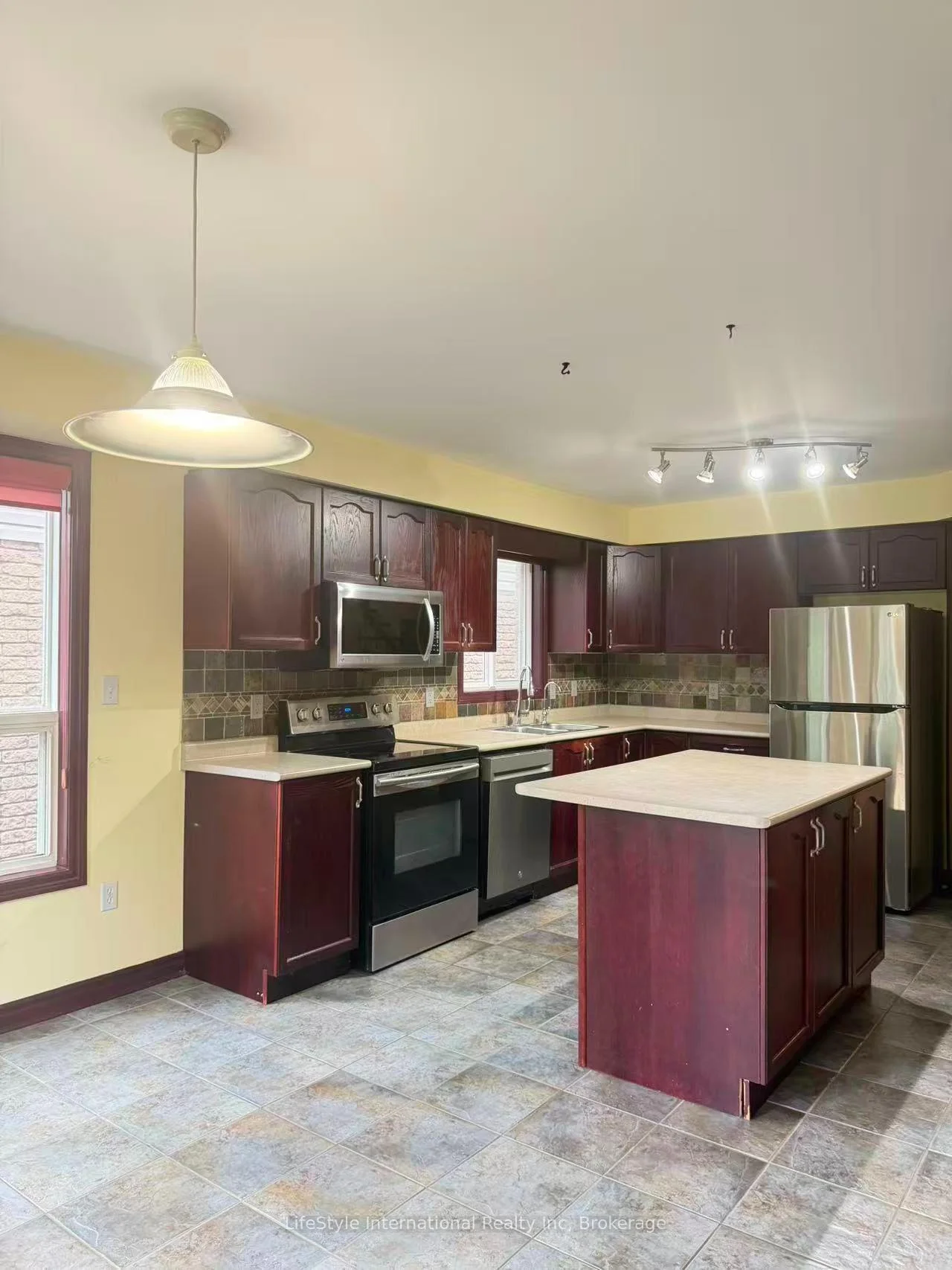 Photo 50 of Unit Main Unit, 16 Lynch Circle, Guelph, Pineridge/Westminster Woods — HOMEH