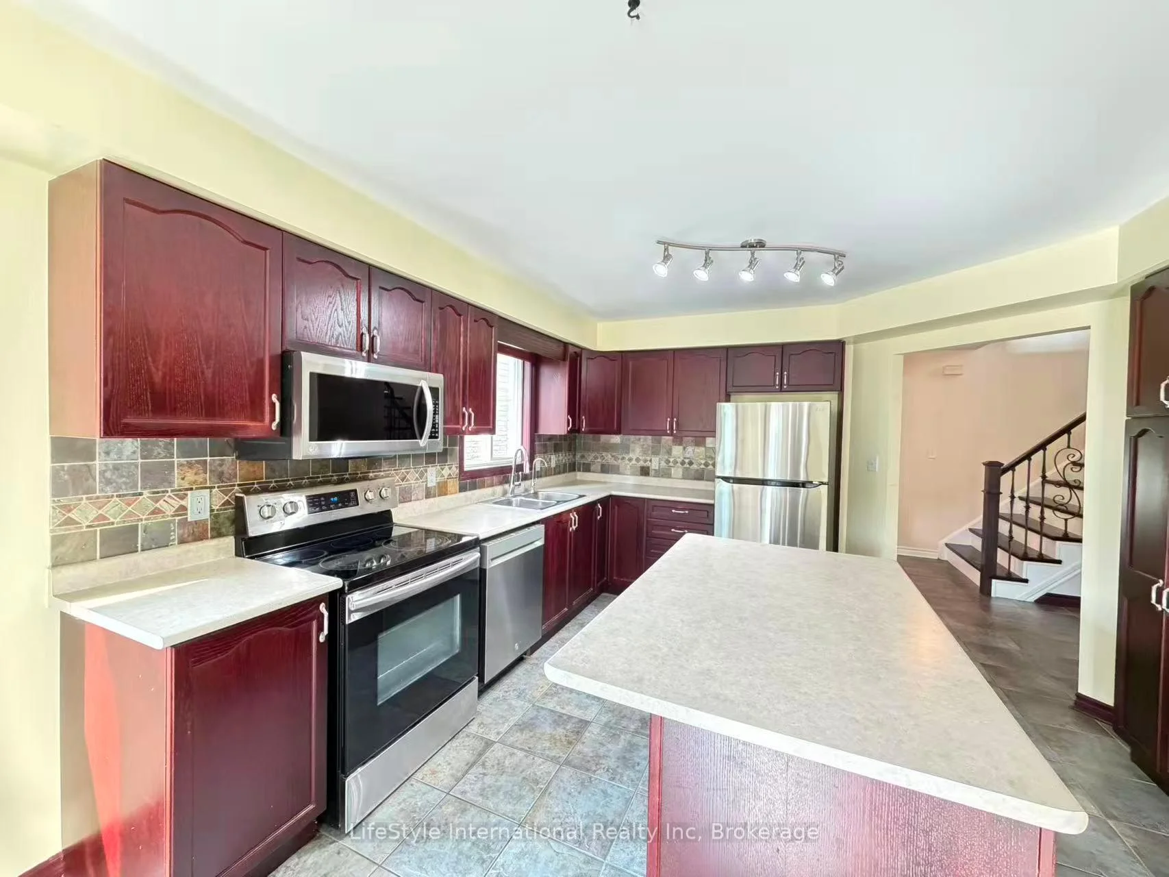 Photo 52 of Unit Main Unit, 16 Lynch Circle, Guelph, Pineridge/Westminster Woods — HOMEH