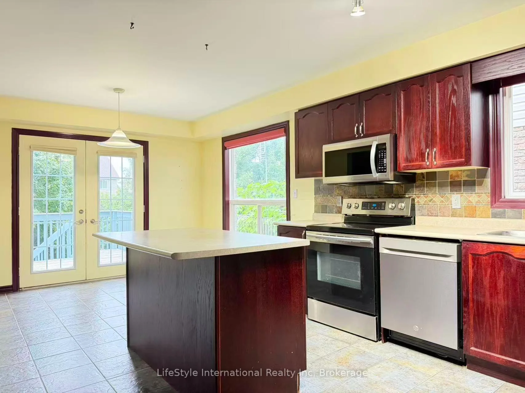 Photo 56 of Unit Main Unit, 16 Lynch Circle, Guelph, Pineridge/Westminster Woods — HOMEH