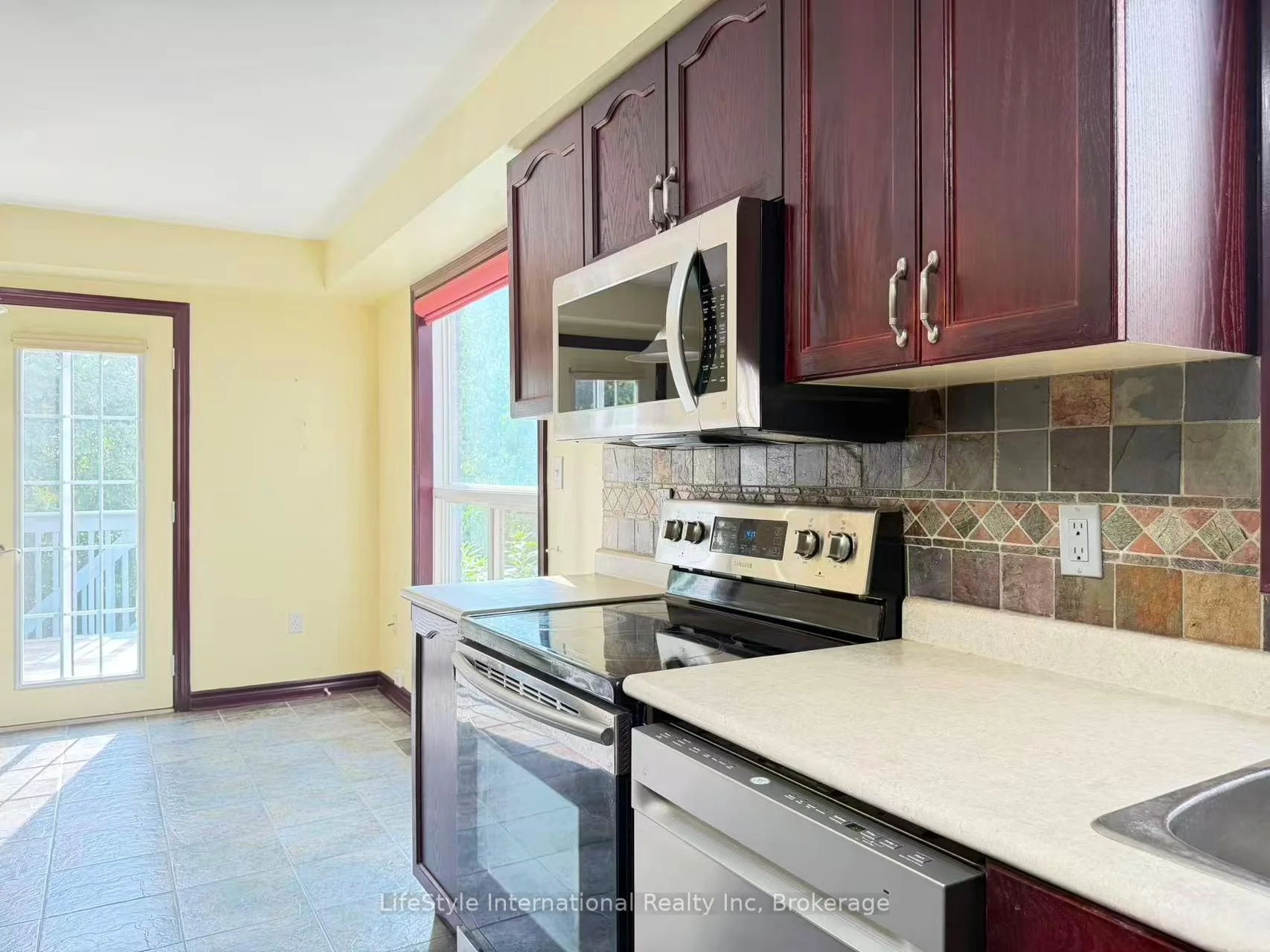 Photo 61 of Unit Main Unit, 16 Lynch Circle, Guelph, Pineridge/Westminster Woods — HOMEH