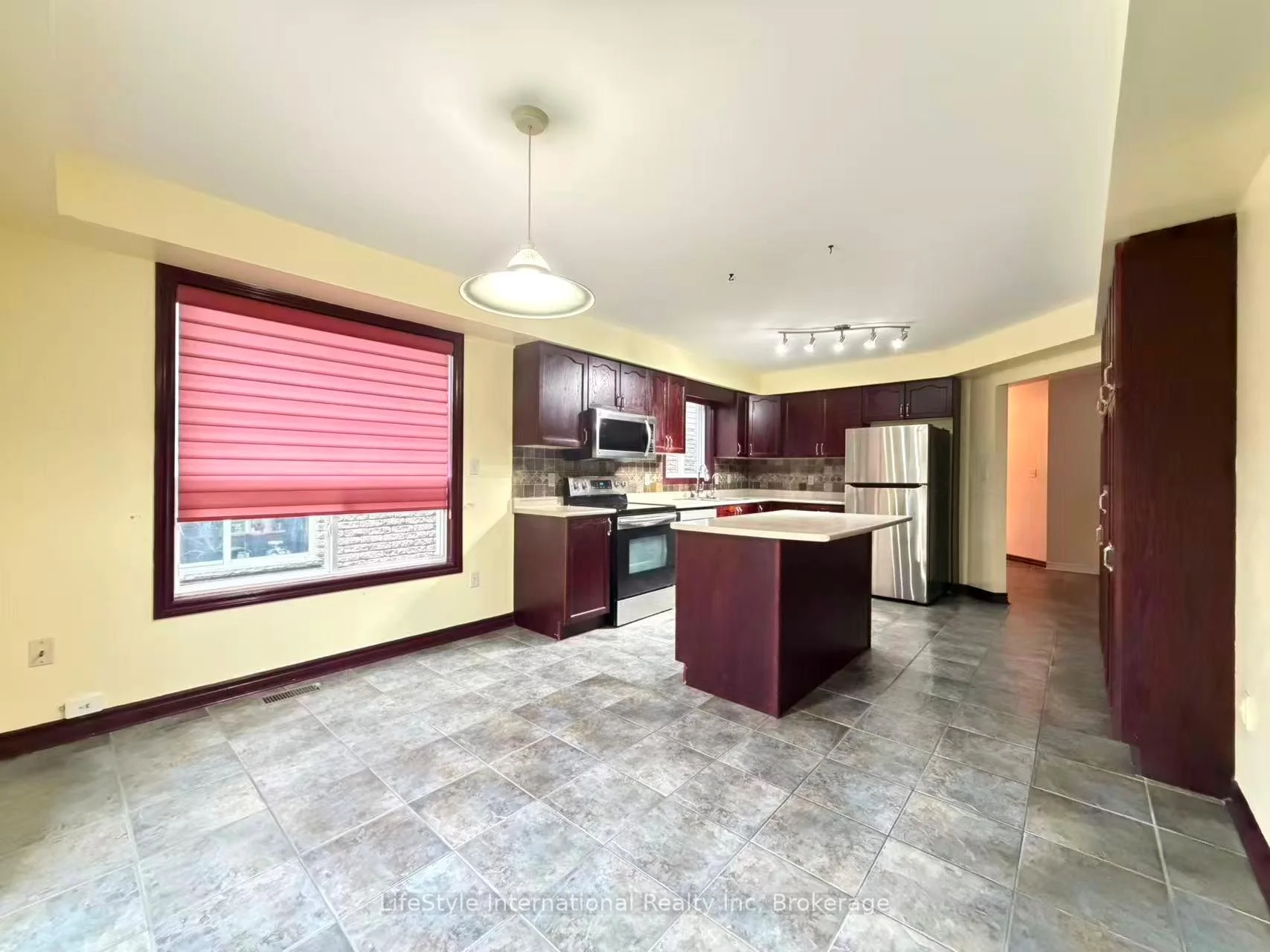 Photo 62 of Unit Main Unit, 16 Lynch Circle, Guelph, Pineridge/Westminster Woods — HOMEH