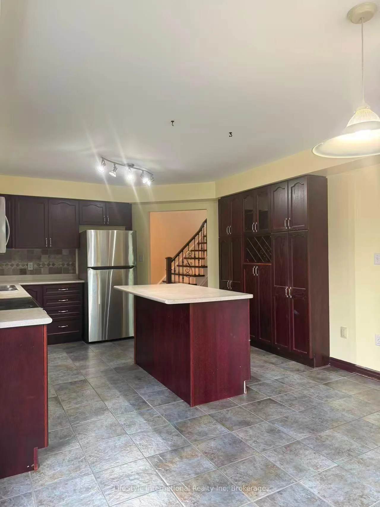 Photo 64 of Unit Main Unit, 16 Lynch Circle, Guelph, Pineridge/Westminster Woods — HOMEH