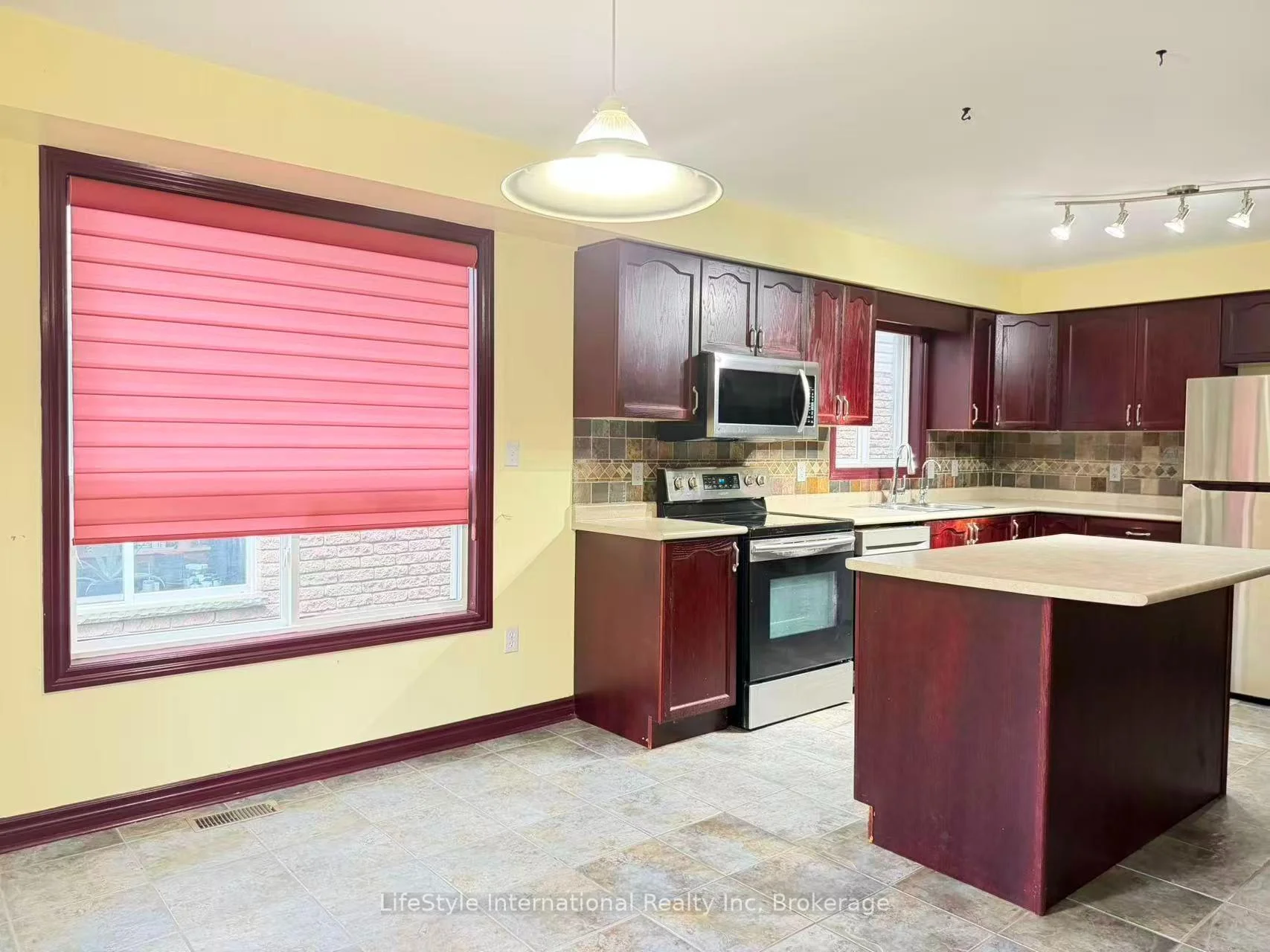 Photo 66 of Unit Main Unit, 16 Lynch Circle, Guelph, Pineridge/Westminster Woods — HOMEH