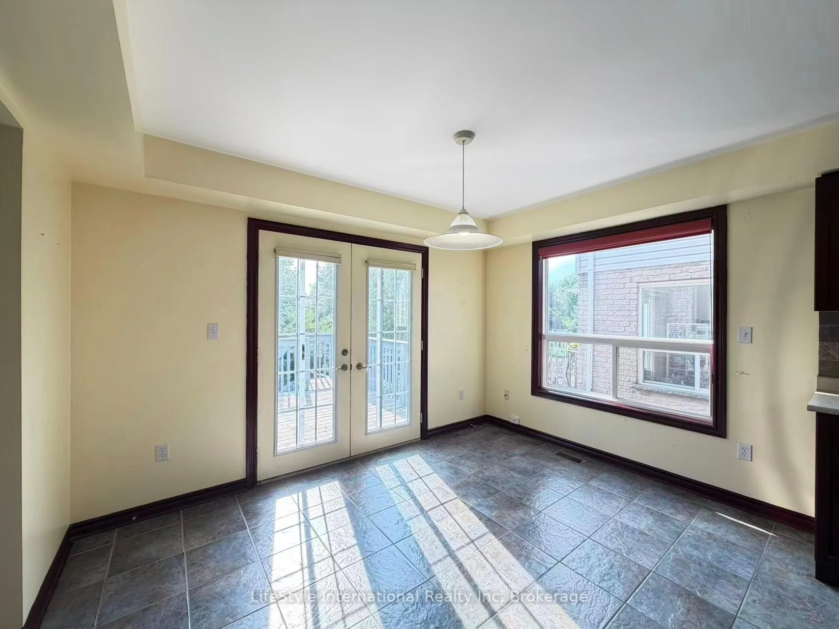 Photo 71 of Unit Main Unit, 16 Lynch Circle, Guelph, Pineridge/Westminster Woods — HOMEH