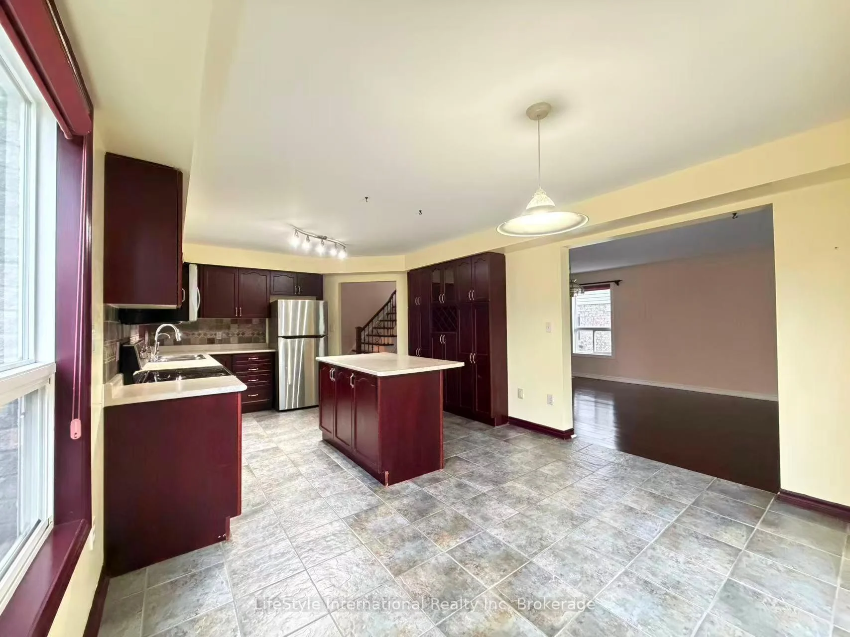 Photo 72 of Unit Main Unit, 16 Lynch Circle, Guelph, Pineridge/Westminster Woods — HOMEH