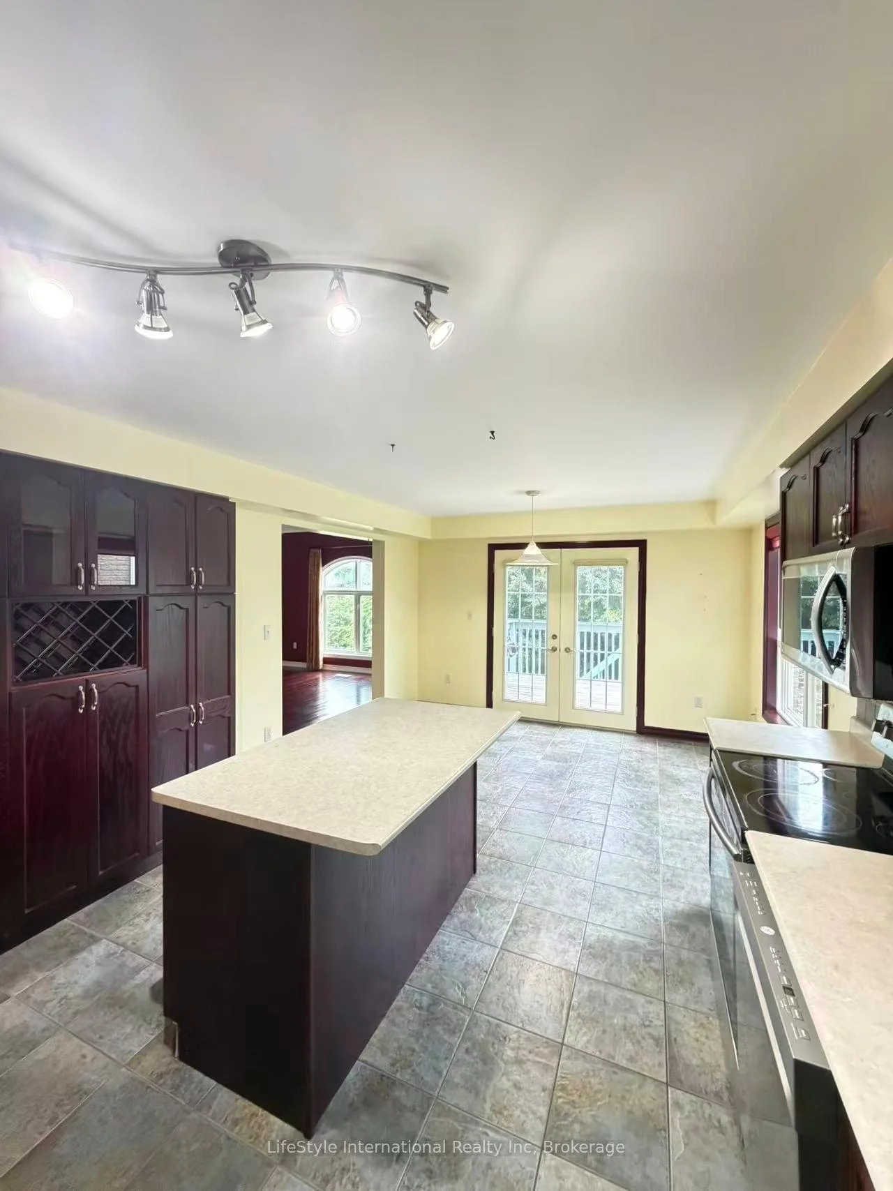 Photo 75 of Unit Main Unit, 16 Lynch Circle, Guelph, Pineridge/Westminster Woods — HOMEH