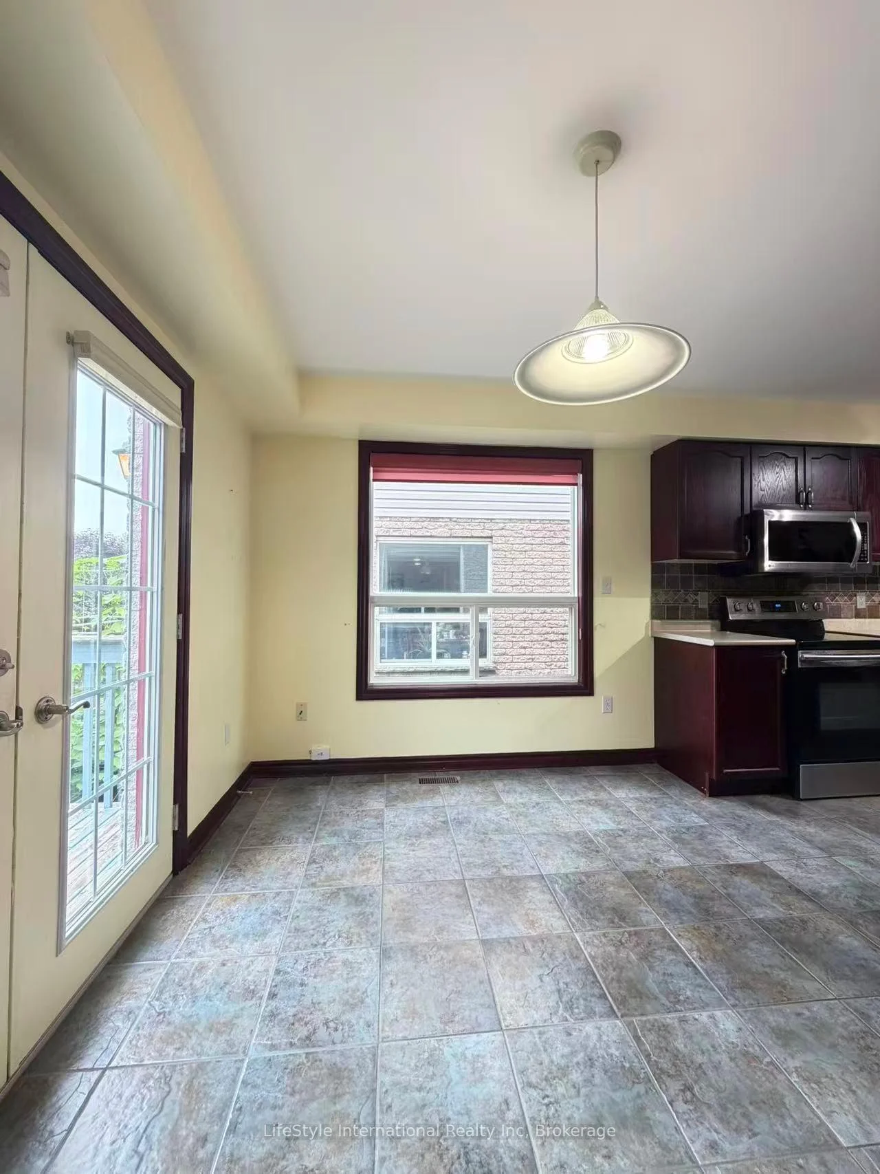Photo 83 of Unit Main Unit, 16 Lynch Circle, Guelph, Pineridge/Westminster Woods — HOMEH