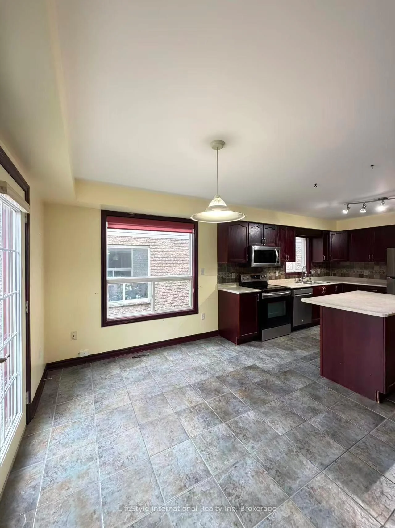 Photo 91 of Unit Main Unit, 16 Lynch Circle, Guelph, Pineridge/Westminster Woods — HOMEH