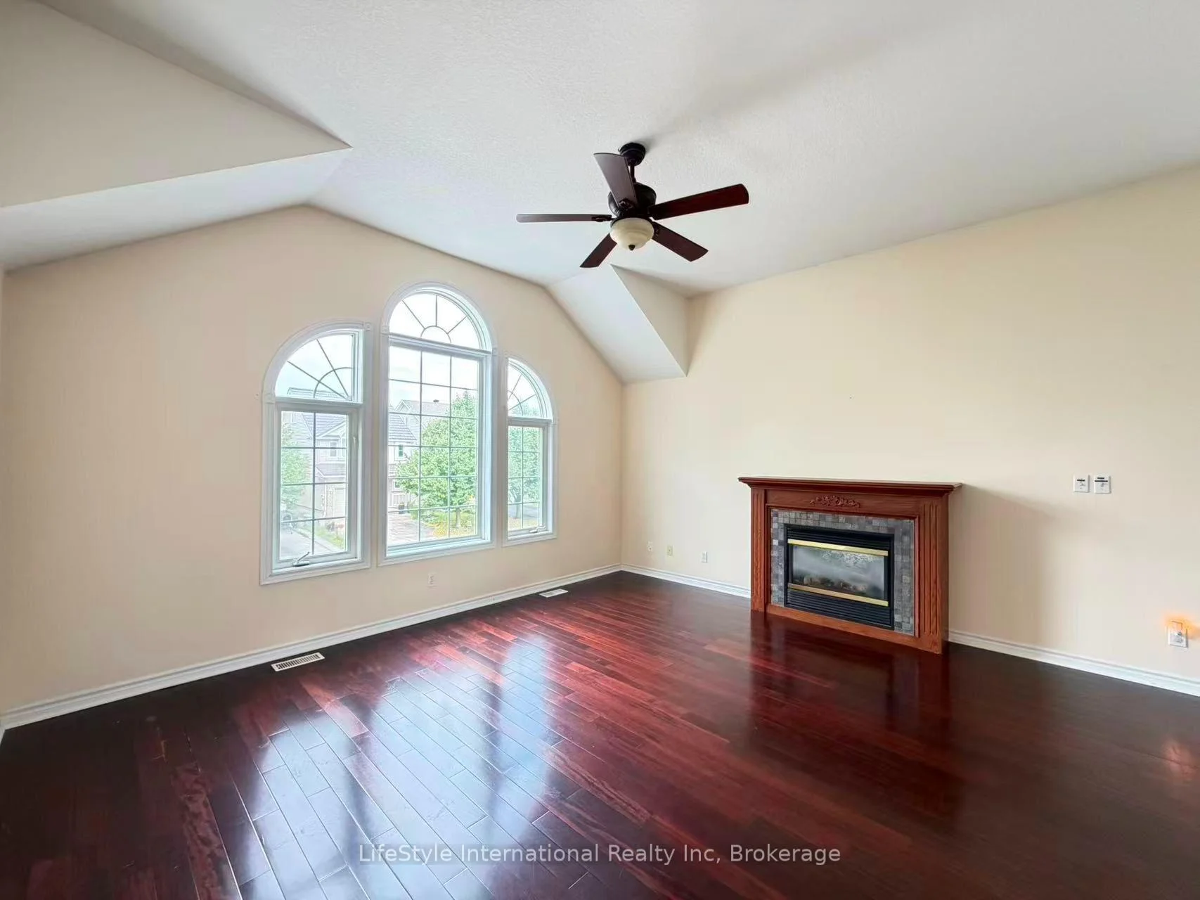 Photo 93 of Unit Main Unit, 16 Lynch Circle, Guelph, Pineridge/Westminster Woods — HOMEH