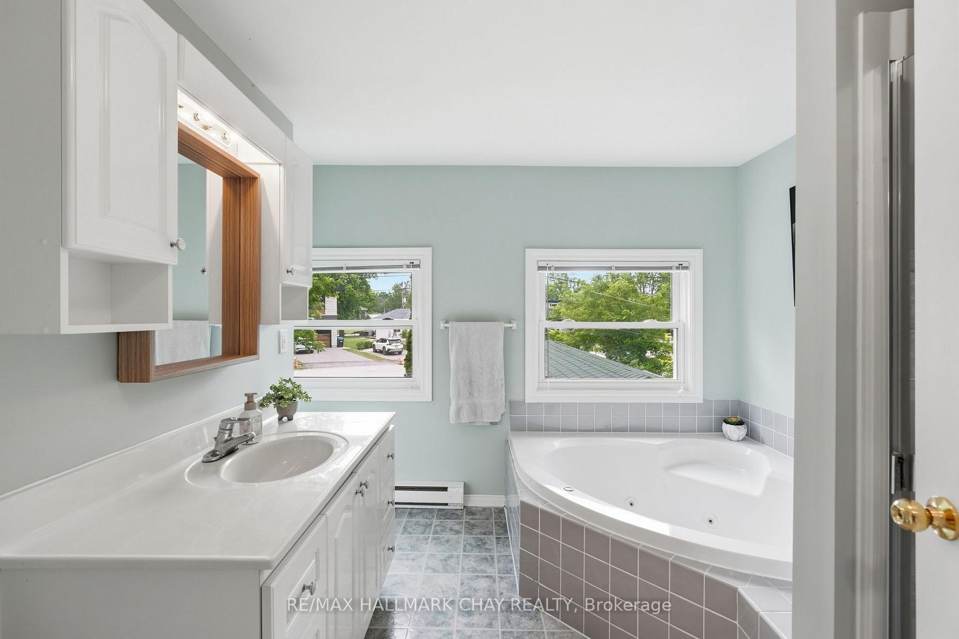 Photo 23 of 2345 Crystal Beach Road, Innisfil, Alcona — HOMEH