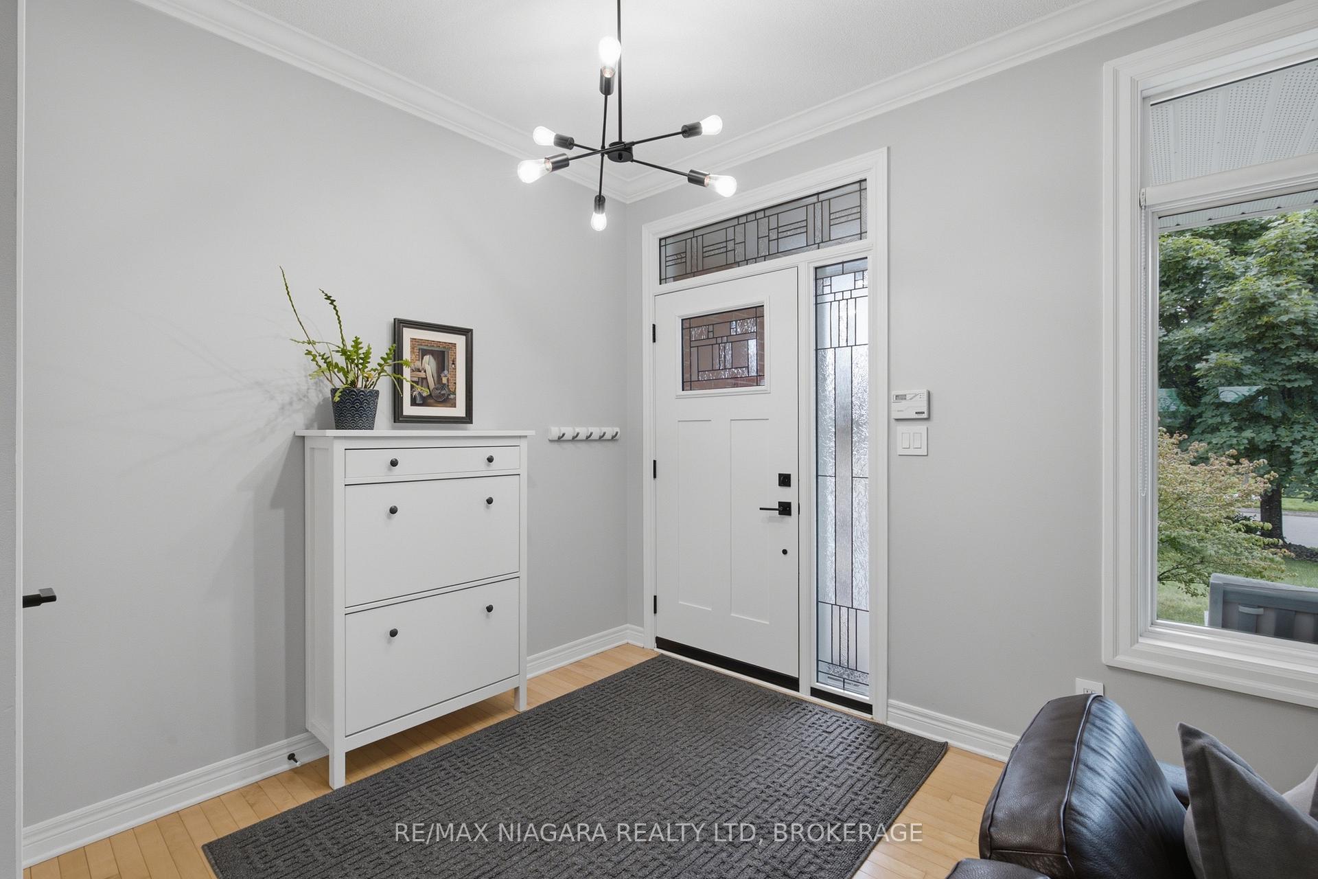 Photo 7 of 15 Cozocar Crescent, St. Catharines, Rykert/Vansickle — HOMEH