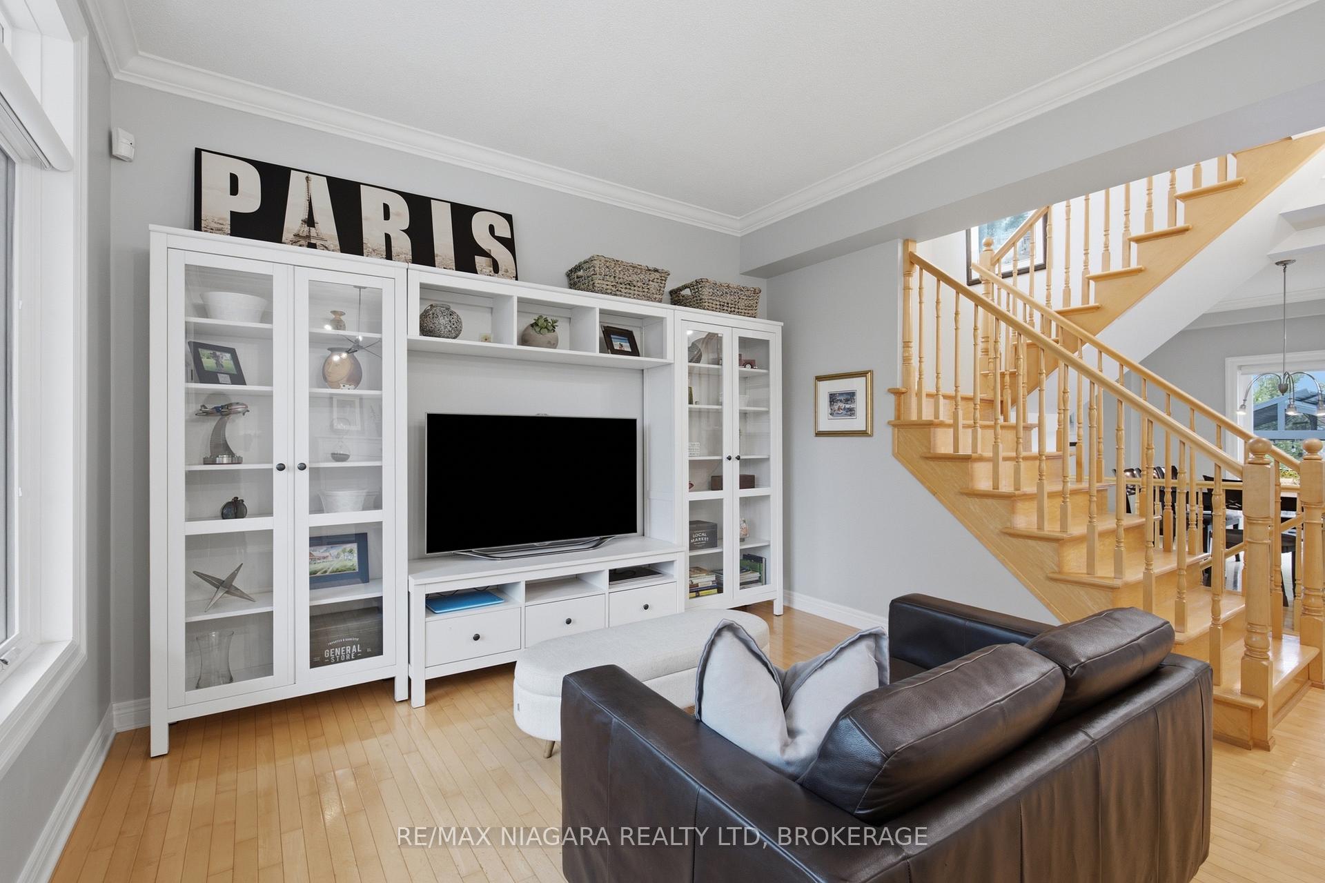 Photo 11 of 15 Cozocar Crescent, St. Catharines, Rykert/Vansickle — HOMEH