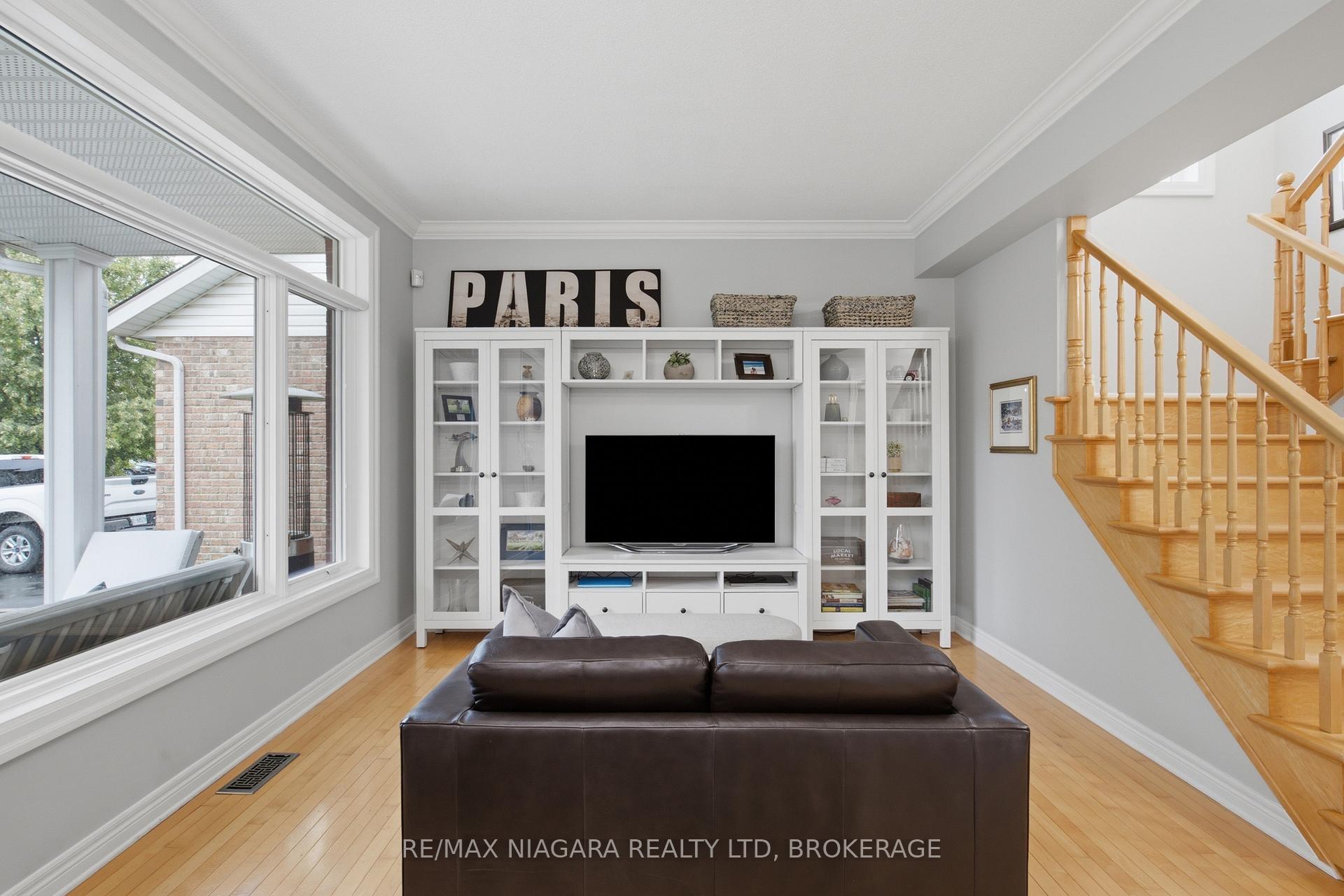 Photo 13 of 15 Cozocar Crescent, St. Catharines, Rykert/Vansickle — HOMEH