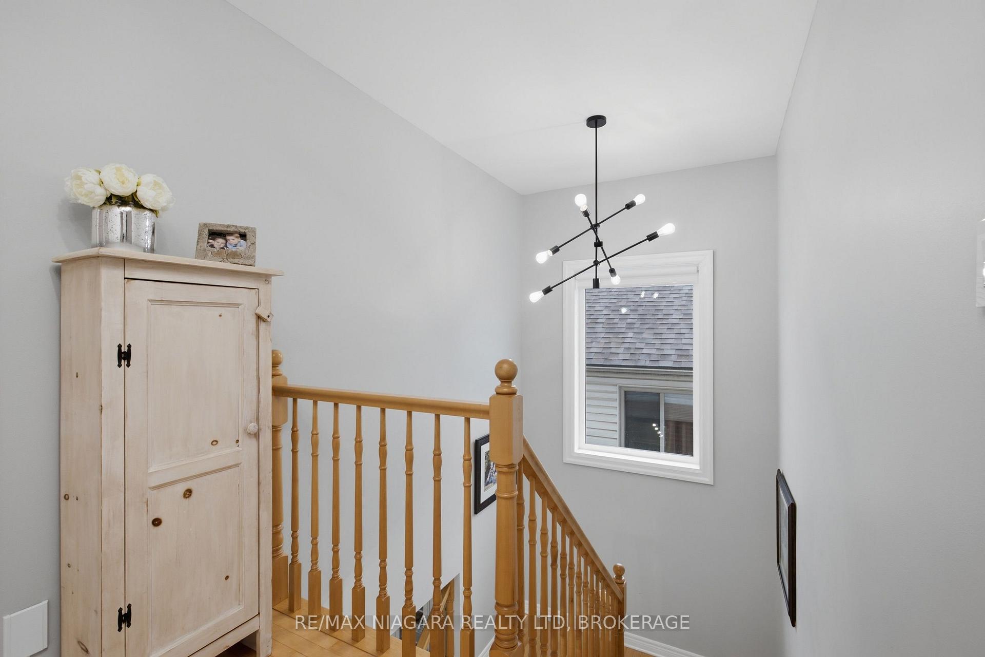Photo 6 of 15 Cozocar Crescent, St. Catharines, Rykert/Vansickle — HOMEH