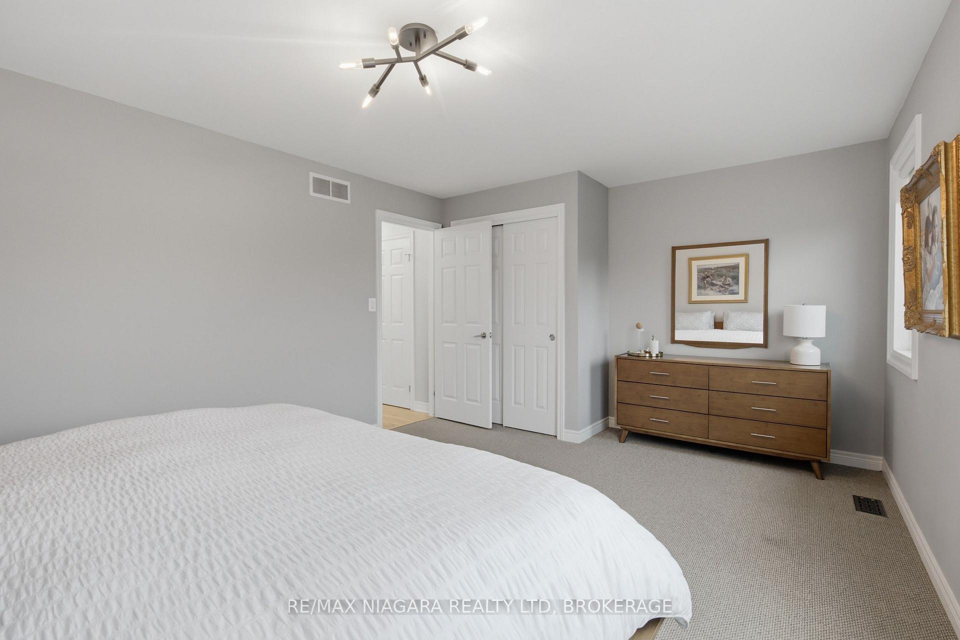 Photo 10 of 15 Cozocar Crescent, St. Catharines, Rykert/Vansickle — HOMEH