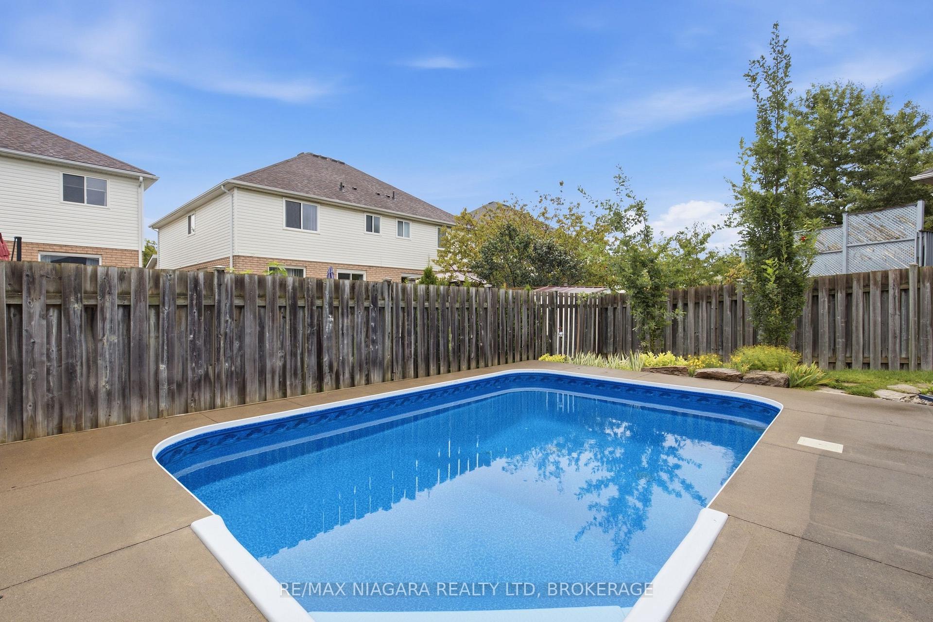 Photo 32 of 15 Cozocar Crescent, St. Catharines, Rykert/Vansickle — HOMEH