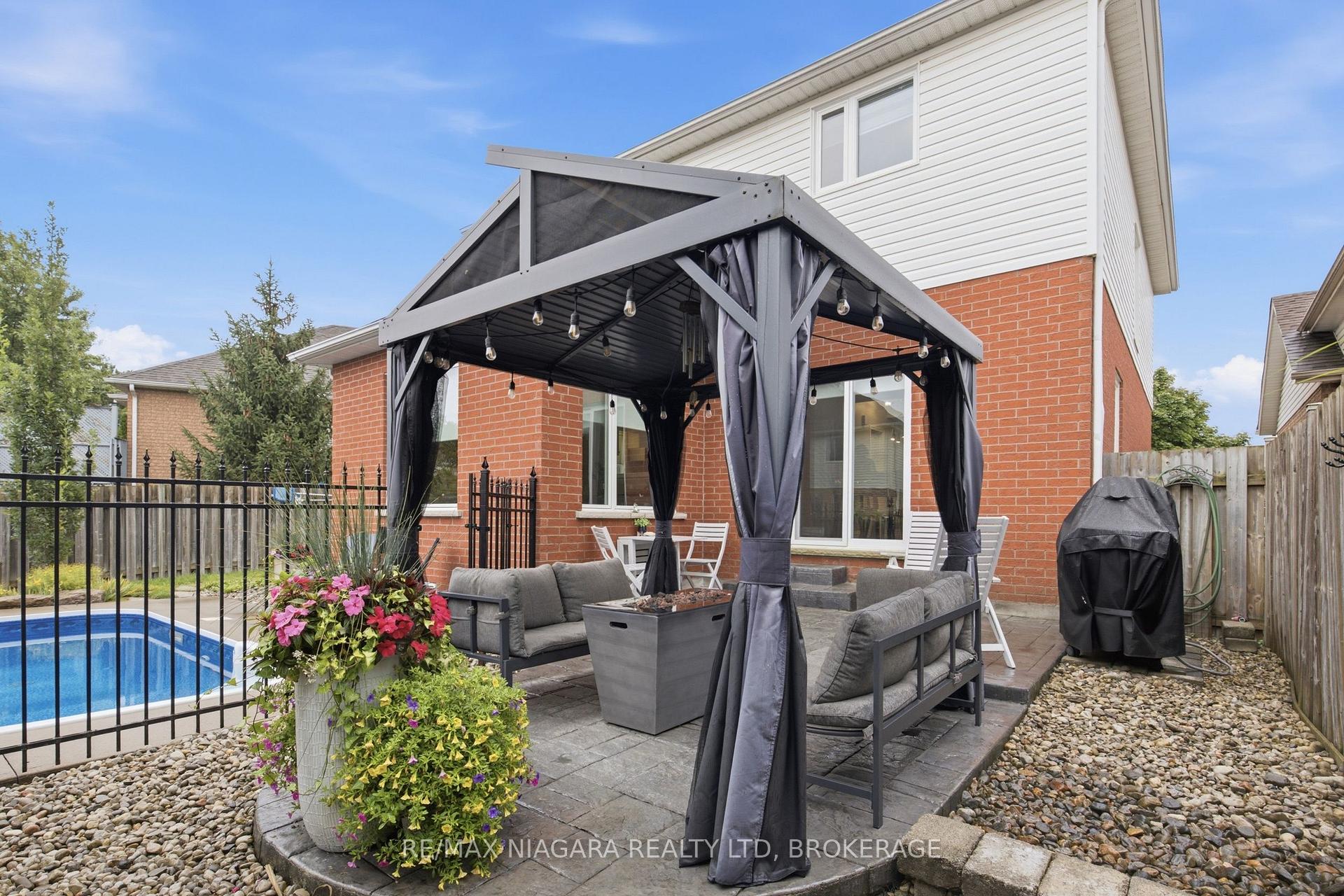 Photo 34 of 15 Cozocar Crescent, St. Catharines, Rykert/Vansickle — HOMEH