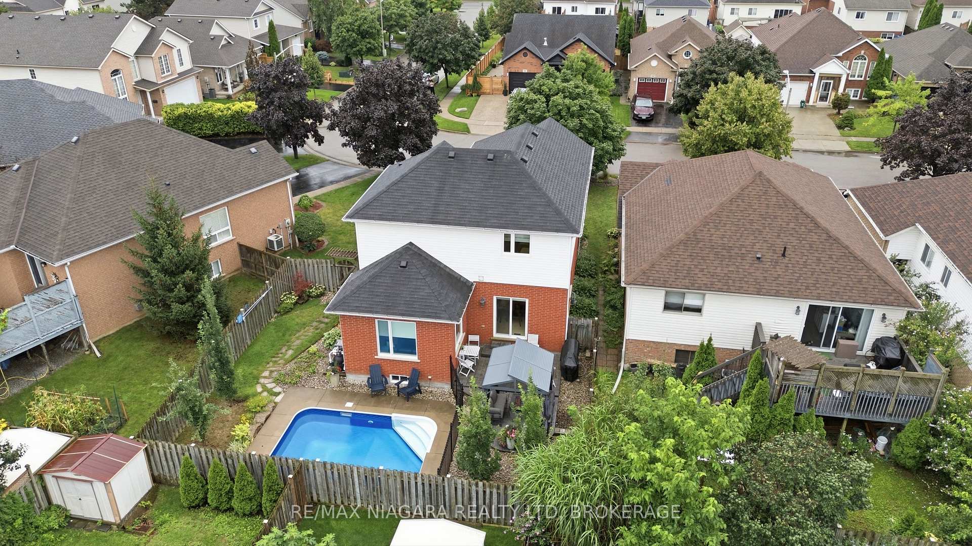 Photo 39 of 15 Cozocar Crescent, St. Catharines, Rykert/Vansickle — HOMEH