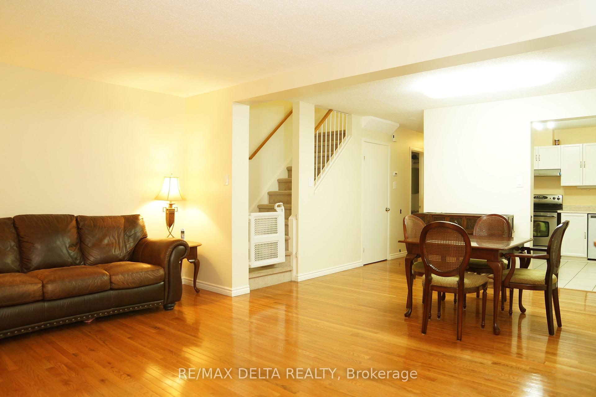 Photo 2 of 341 Kennedy Lane E, Ottawa, Bilberry Creek/Queenswood Heights — HOMEH