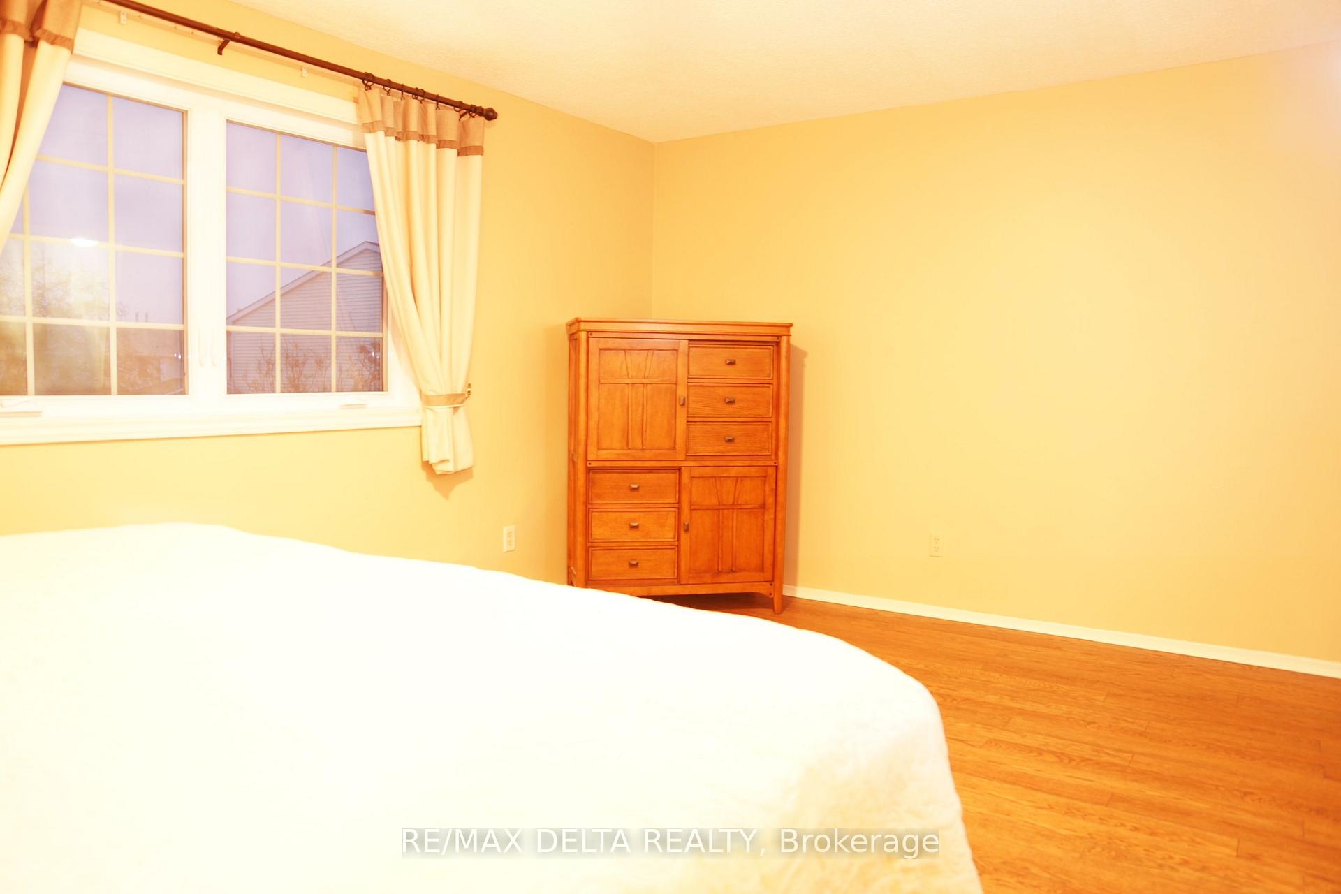 Photo 7 of 341 Kennedy Lane E, Ottawa, Bilberry Creek/Queenswood Heights — HOMEH