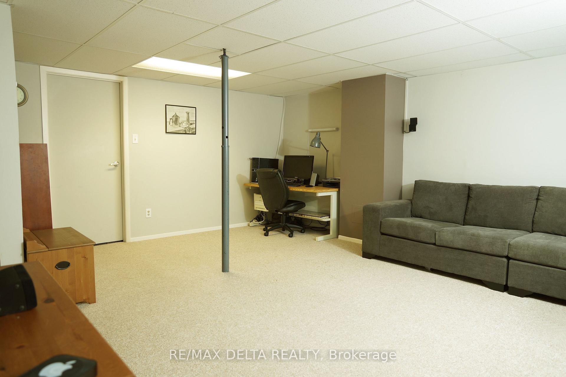 Photo 13 of 341 Kennedy Lane E, Ottawa, Bilberry Creek/Queenswood Heights — HOMEH