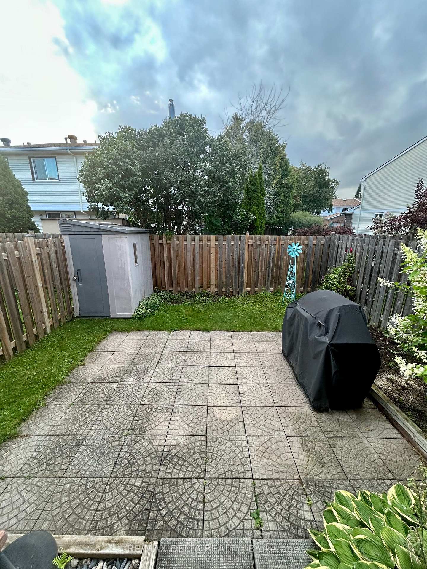 Photo 14 of 341 Kennedy Lane E, Ottawa, Bilberry Creek/Queenswood Heights — HOMEH