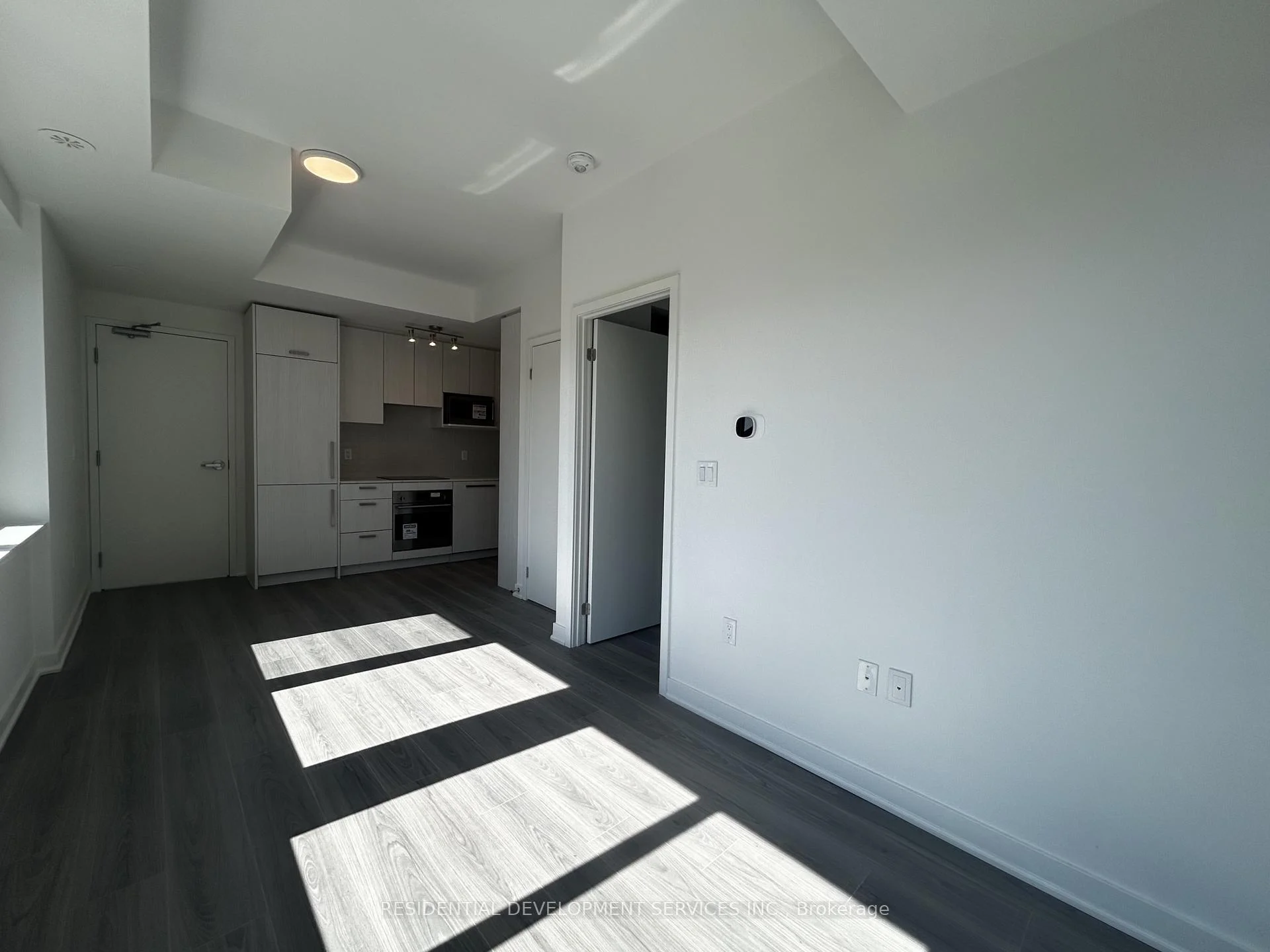 Photo 3 of 69 Curlew Drive, North York, Parkwoods-Donalda — HOMEH