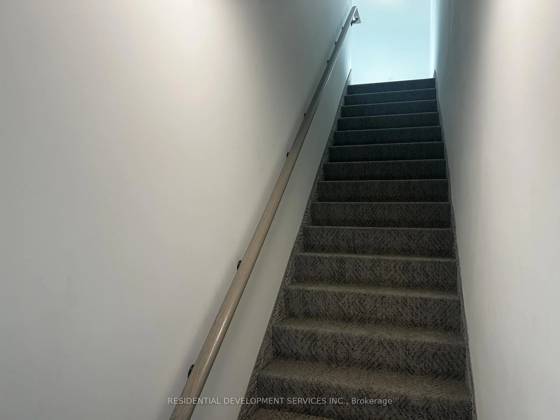 Photo 4 of 69 Curlew Drive, North York, Parkwoods-Donalda — HOMEH
